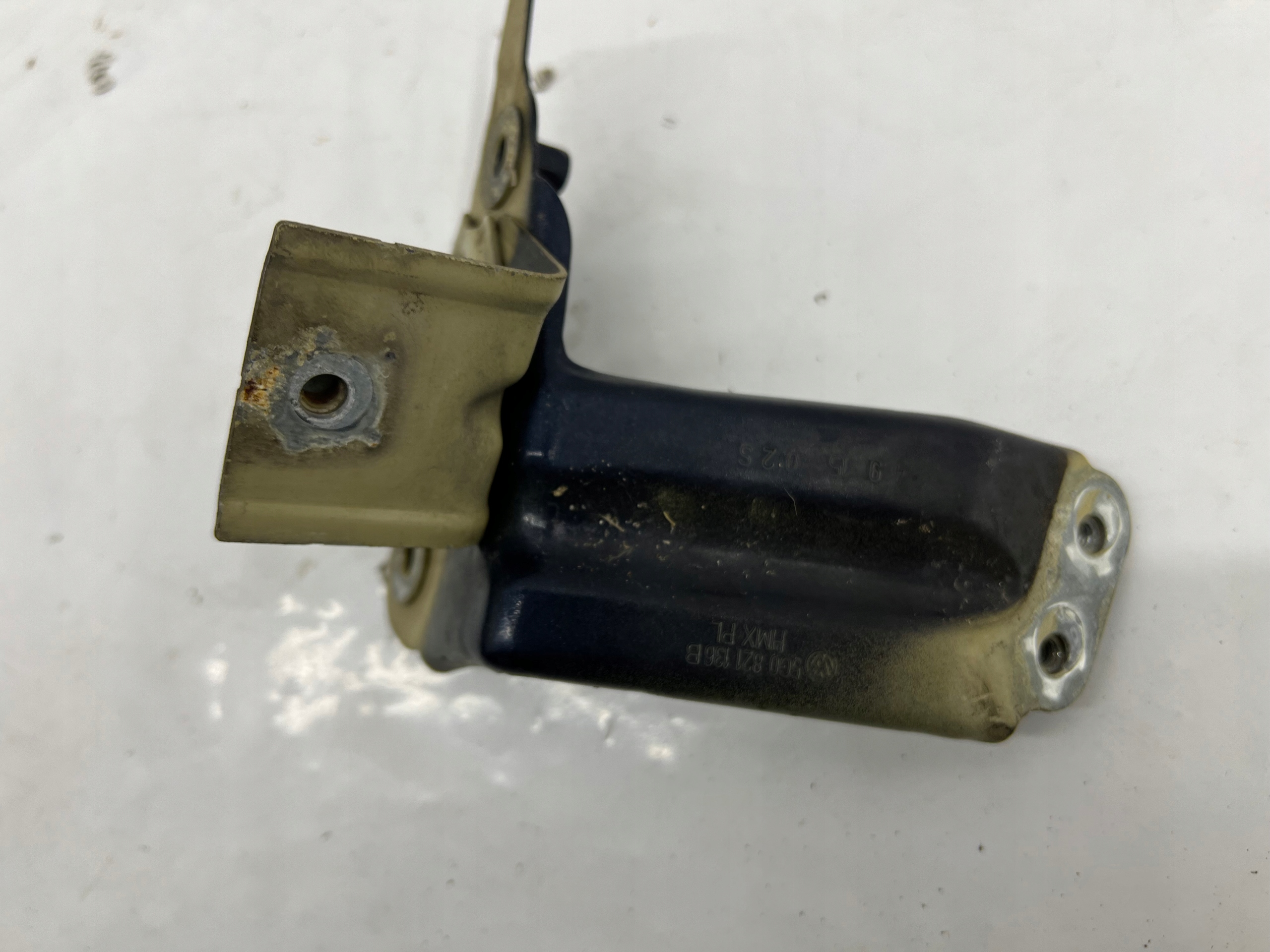 VW GOLF VII (5K) 12-21 Console Support plaque Aile Droite 5G0821136B