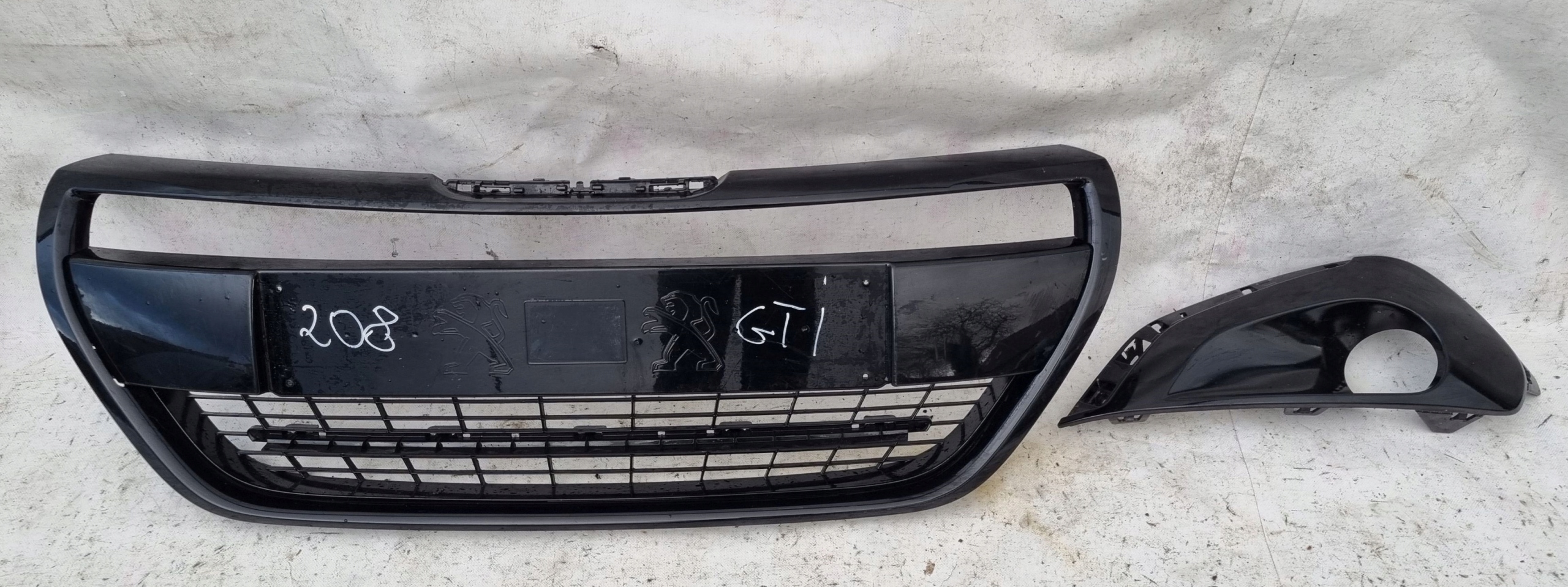 9810921477 - РЕШЕТКА РАДИАТОРА + РЕШЕТКА PEUGEOT 208 LIFT 15-19 GTI