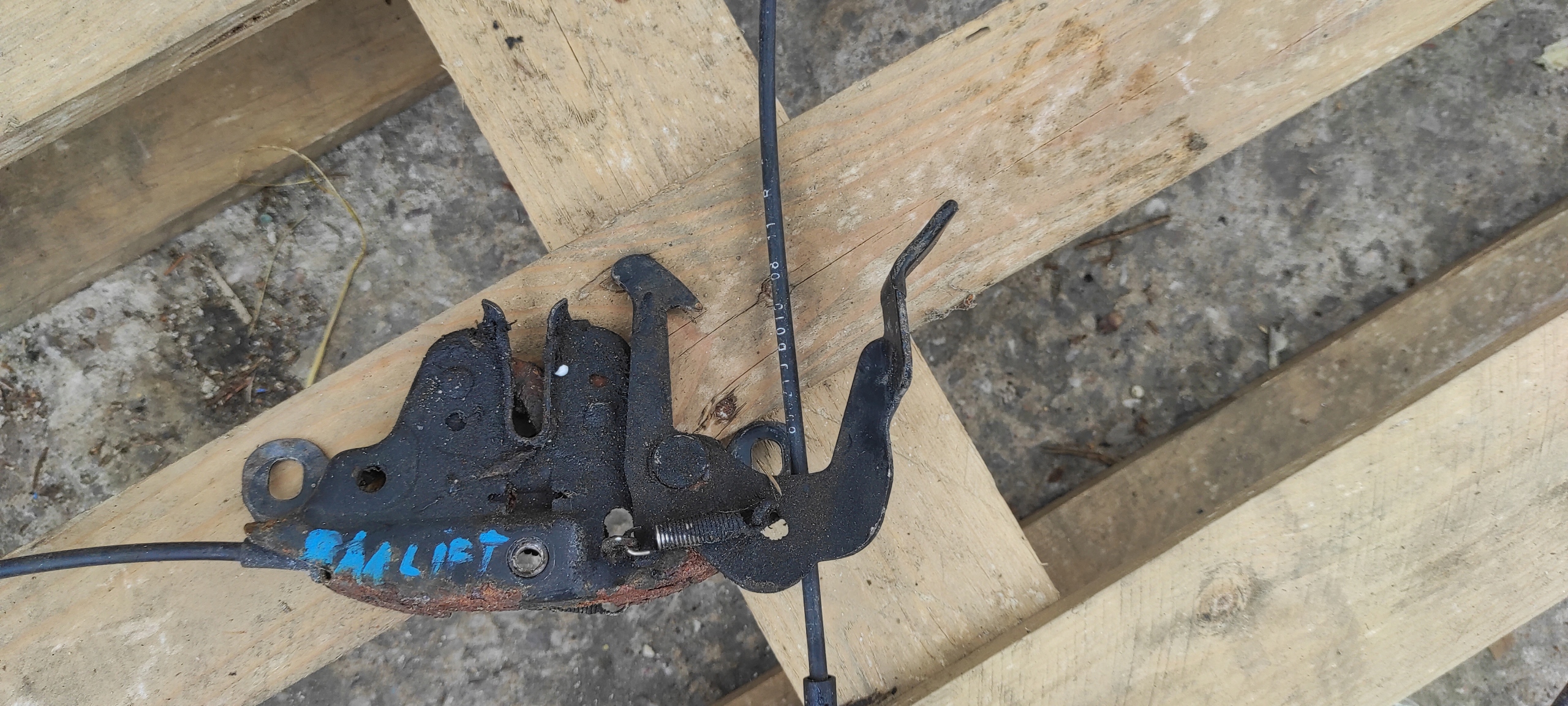 nissan quashai J10 bonnet latch lock