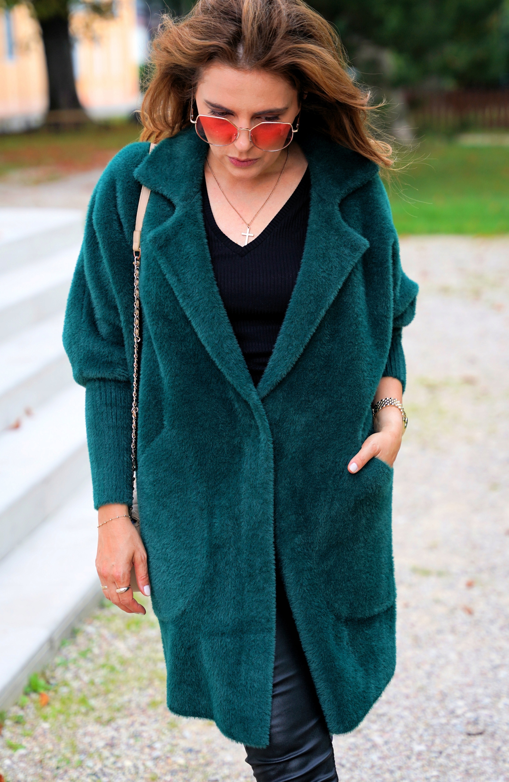 PRZEJŚCIOWY PŁASZCZ Z ALPAKI JEDNORZĘDOWY KOLOR CZARNY ROZMIAR OVERSIZE Rozmiar uniwersalny