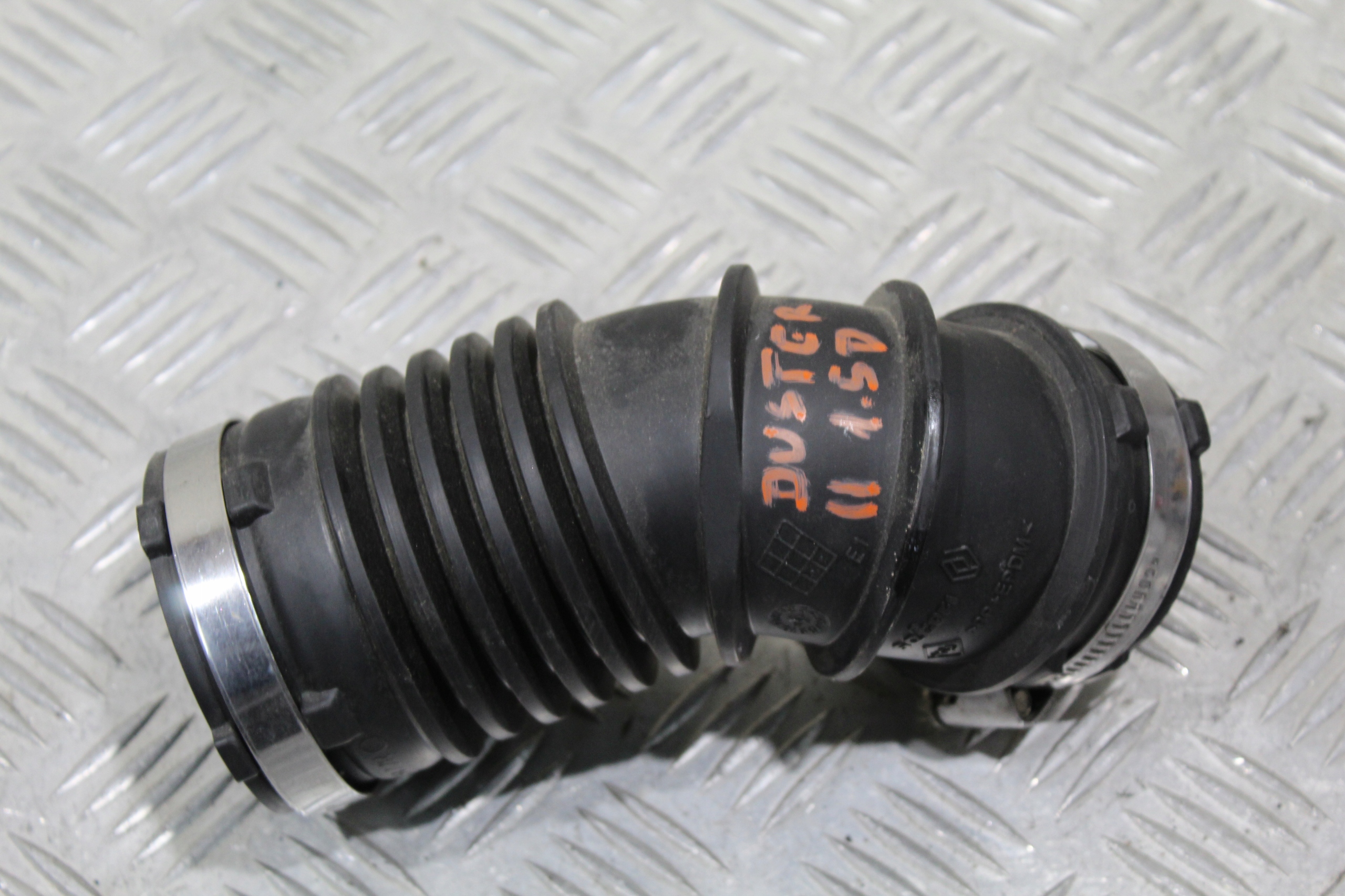 труба патрубок Воздух DUSTER II 2 165758477R