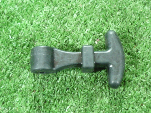 NAPINACZ GUMOWY 804951 MAŁY Numer katalogowy części 804951