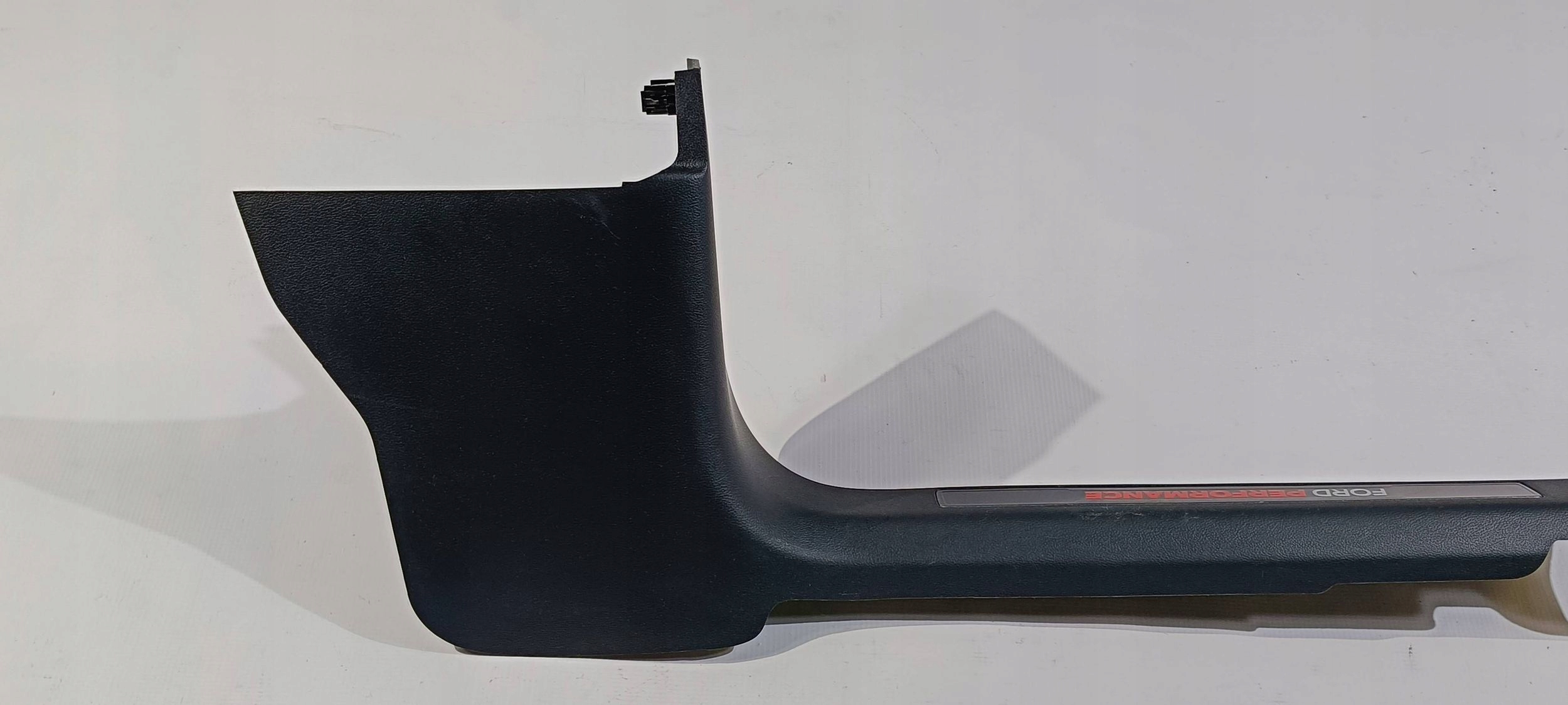 cap threshold of the threshold moulding inner right Ford Explorer ST 2020