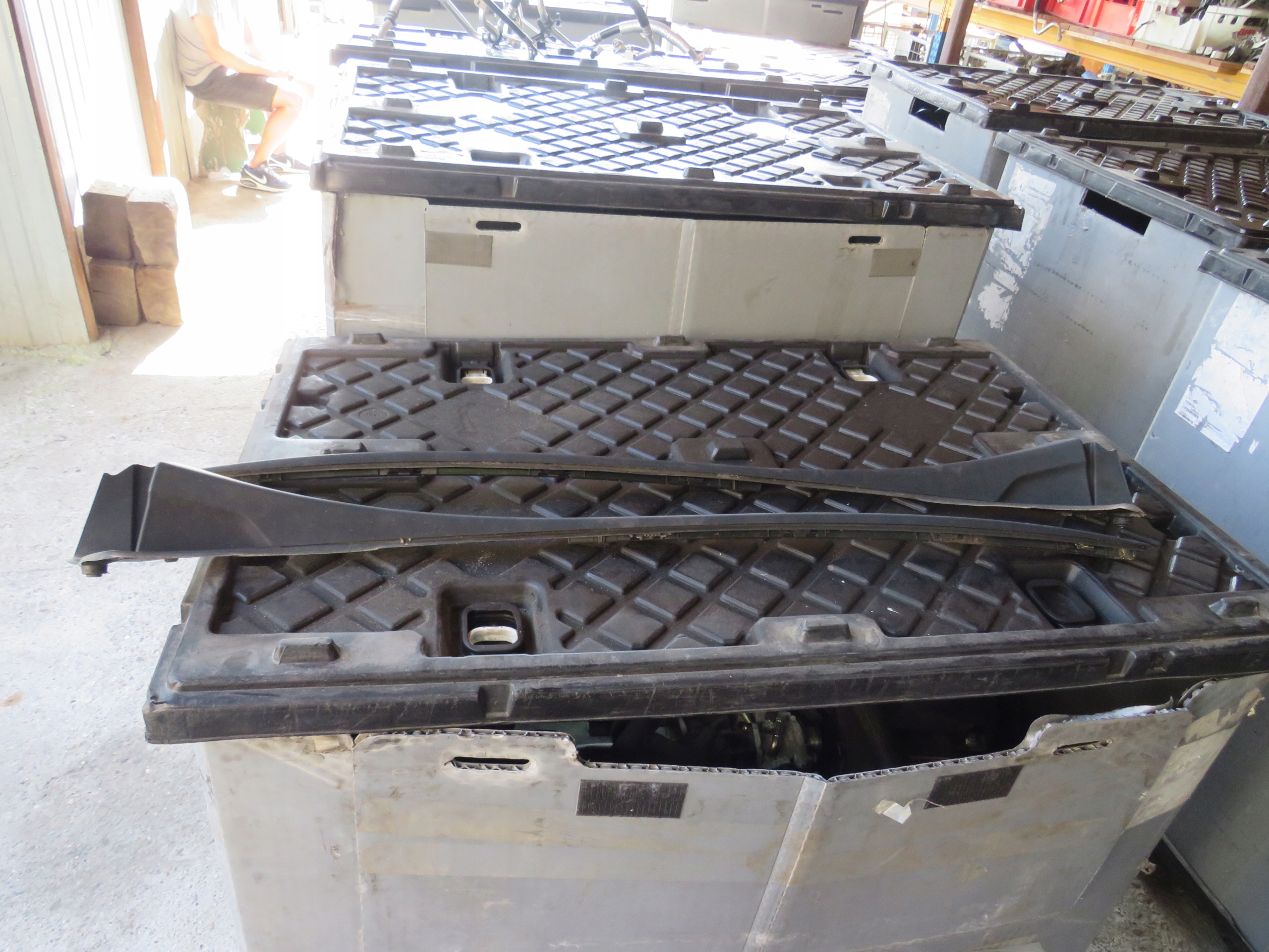 LISTWY PRZY SZYBIE RENAULT TRAFIC 3 III