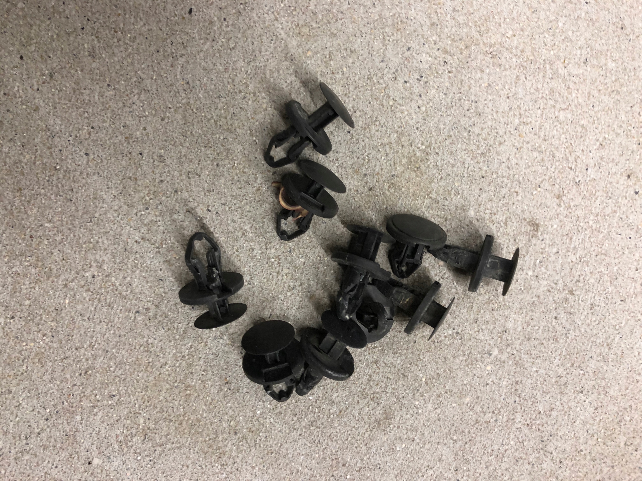 Dodge Challenger 2015+ 15+ klips spinka zderzak