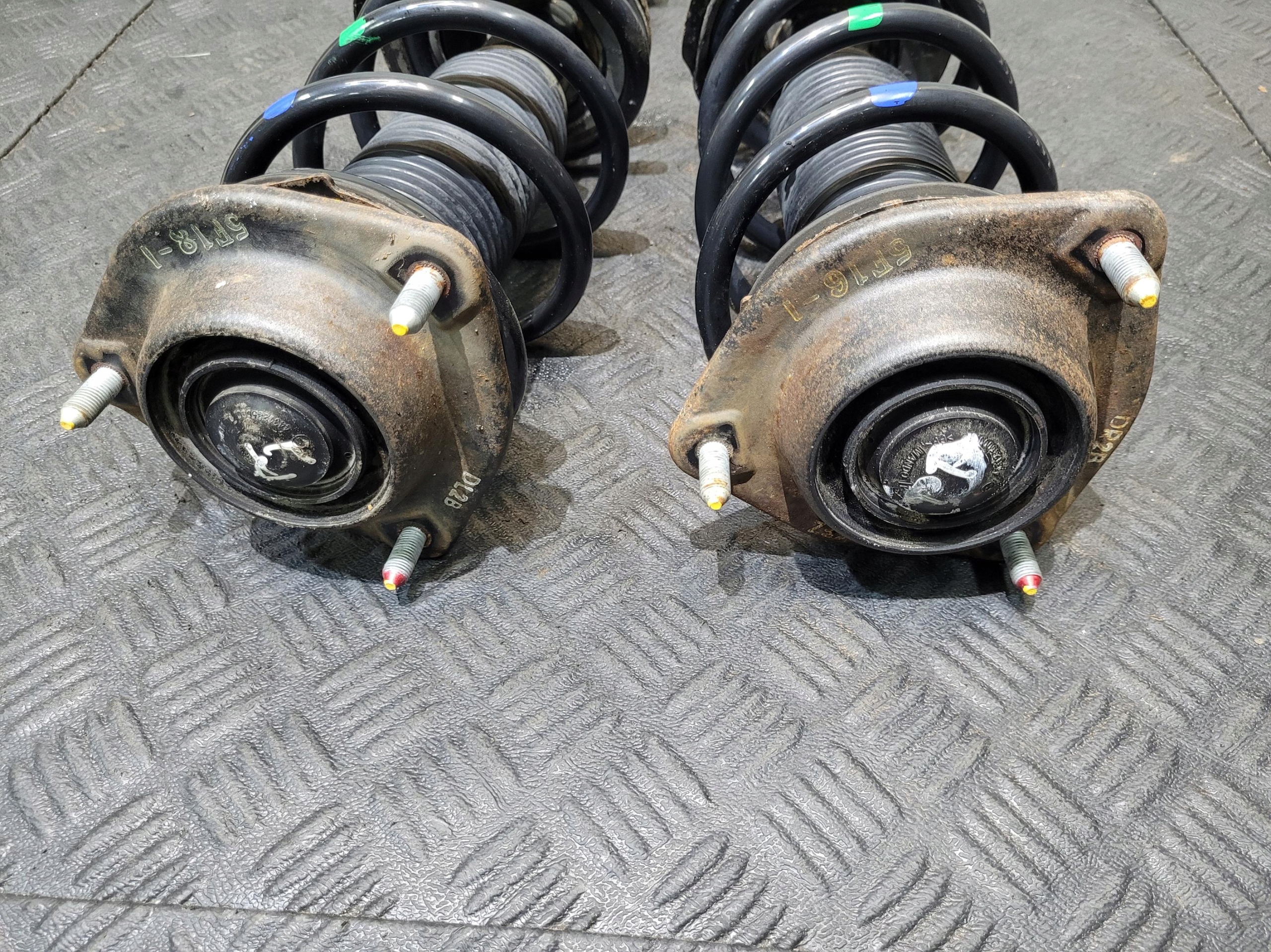 shock absorber front front left 44310-35100 SANGYONG TIVOLI 1.6 D e-XDi