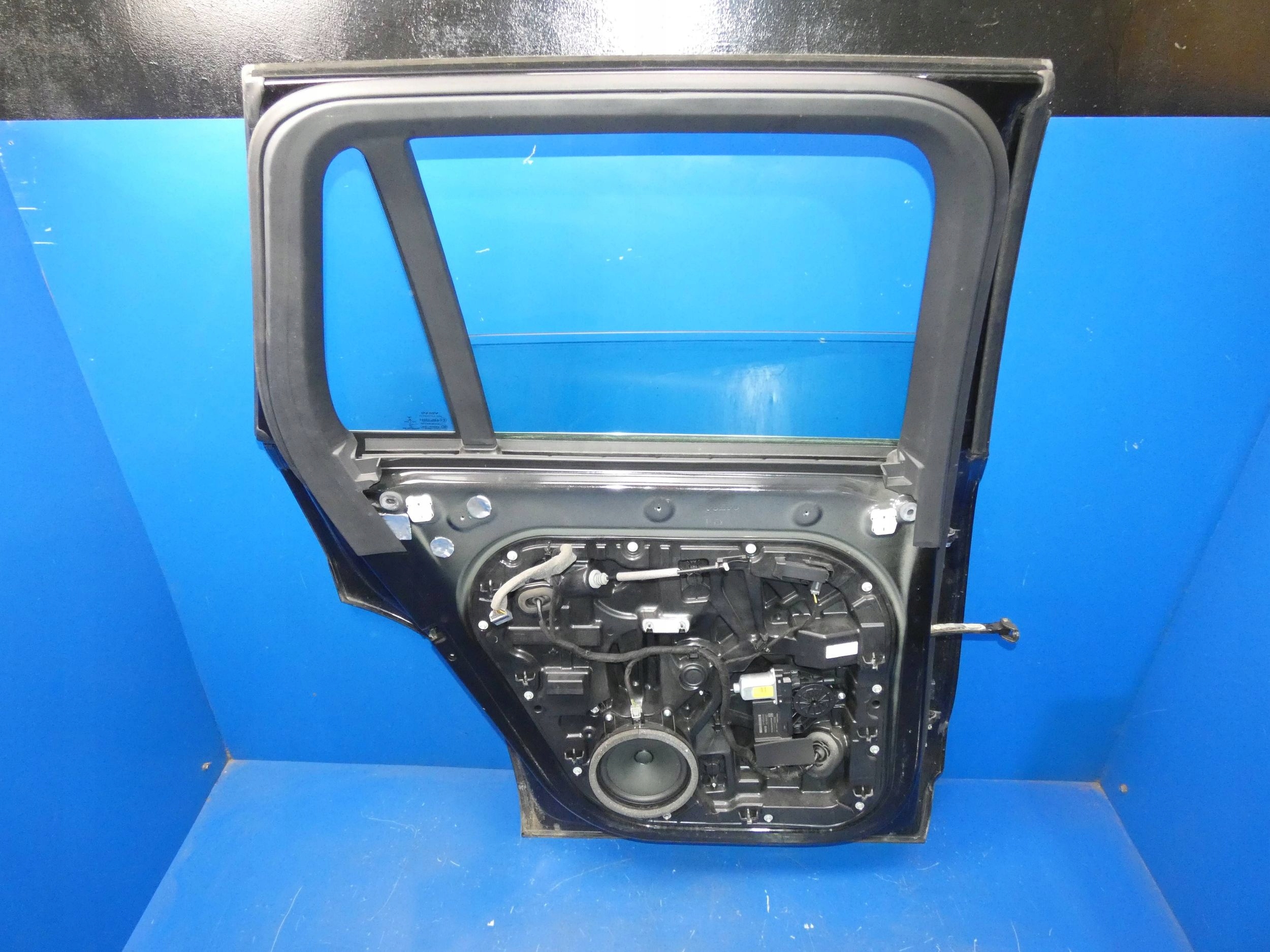 VOLVO XC90 II door left rear part rear. 487-46