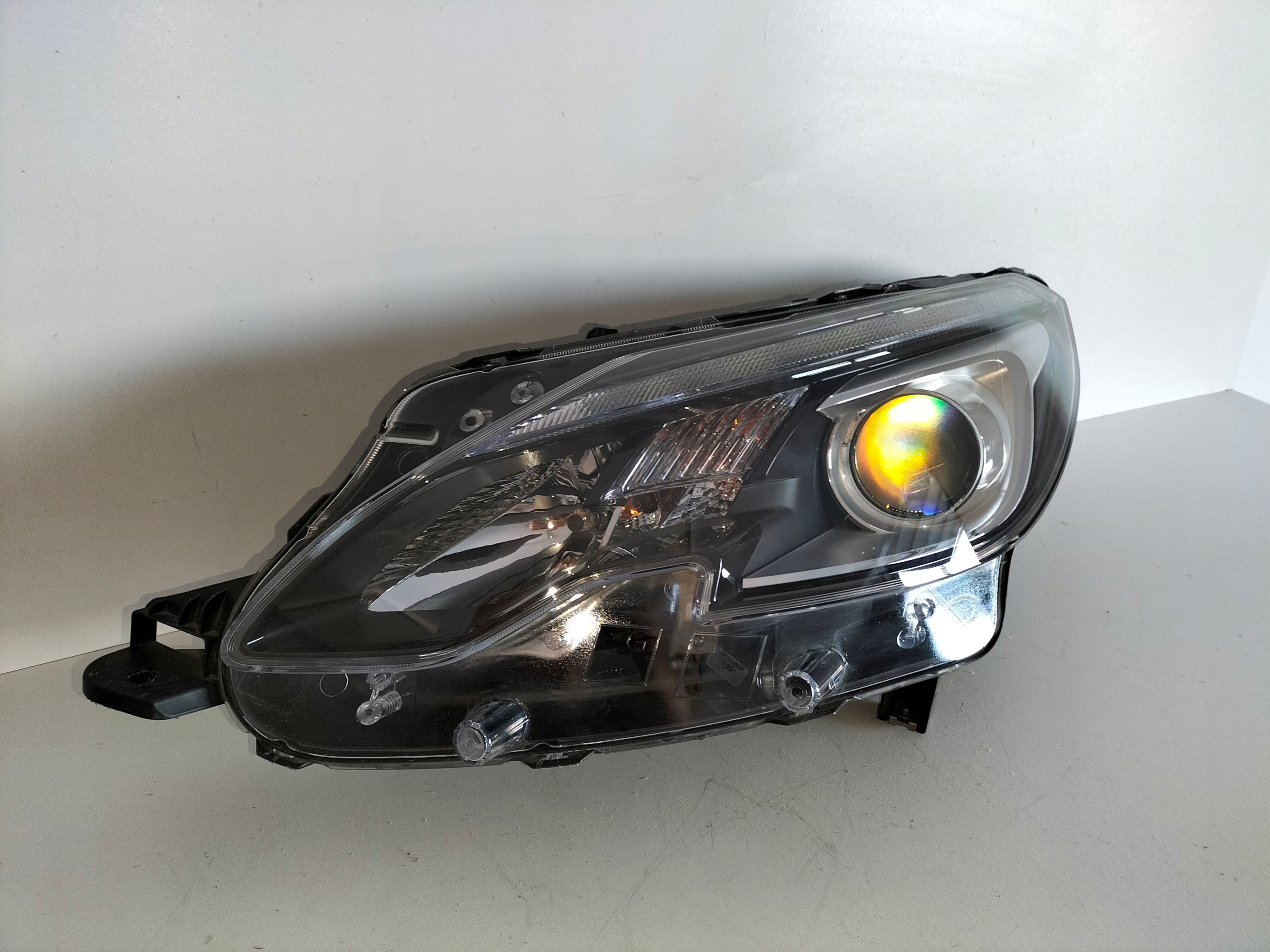light front reflektor left PEUGEOT 2008 and LIFT 16-19