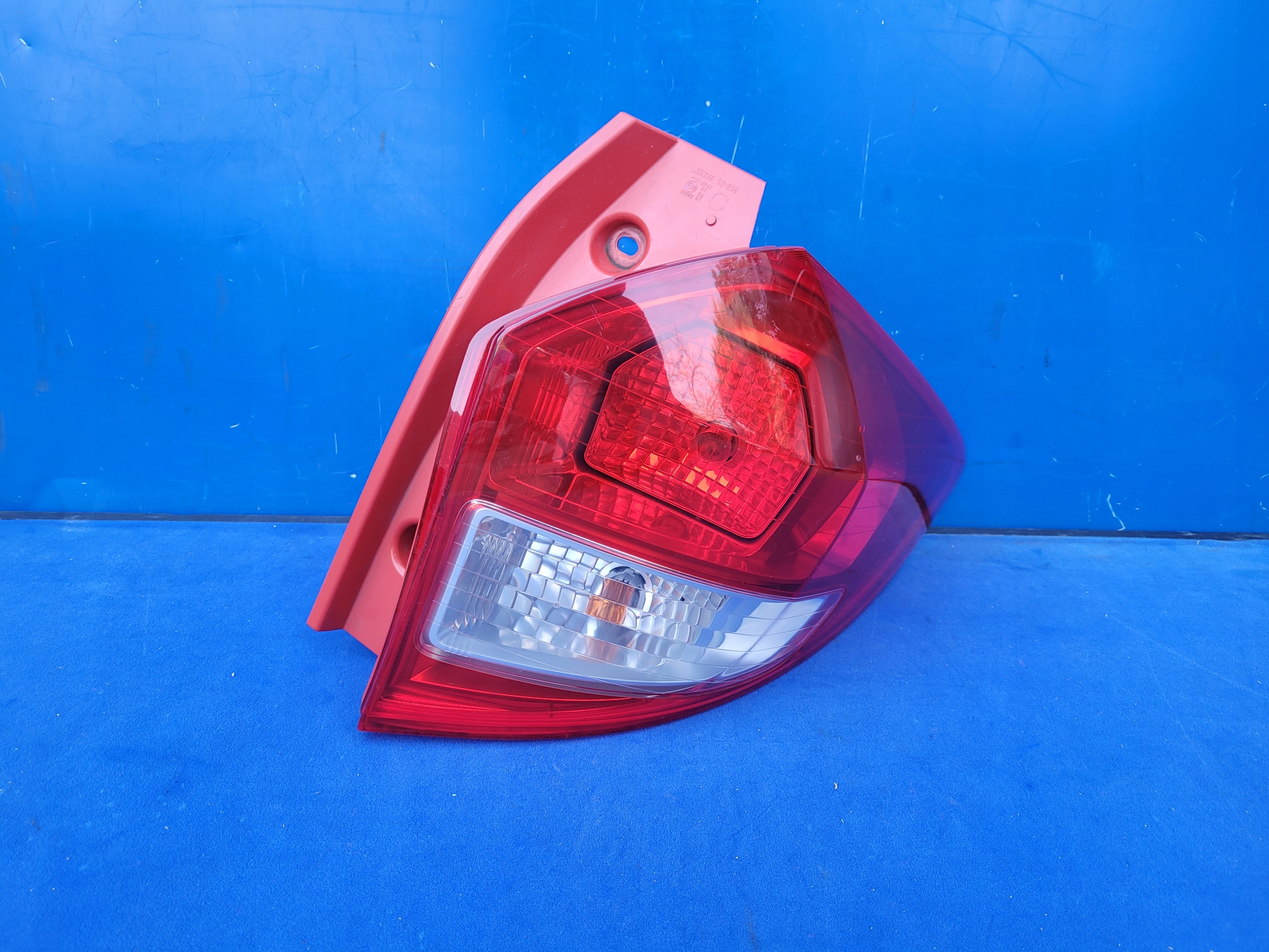 SUBARU TREZIA 2011-2015 11-15 LAMPA TYLNA PRAWA
