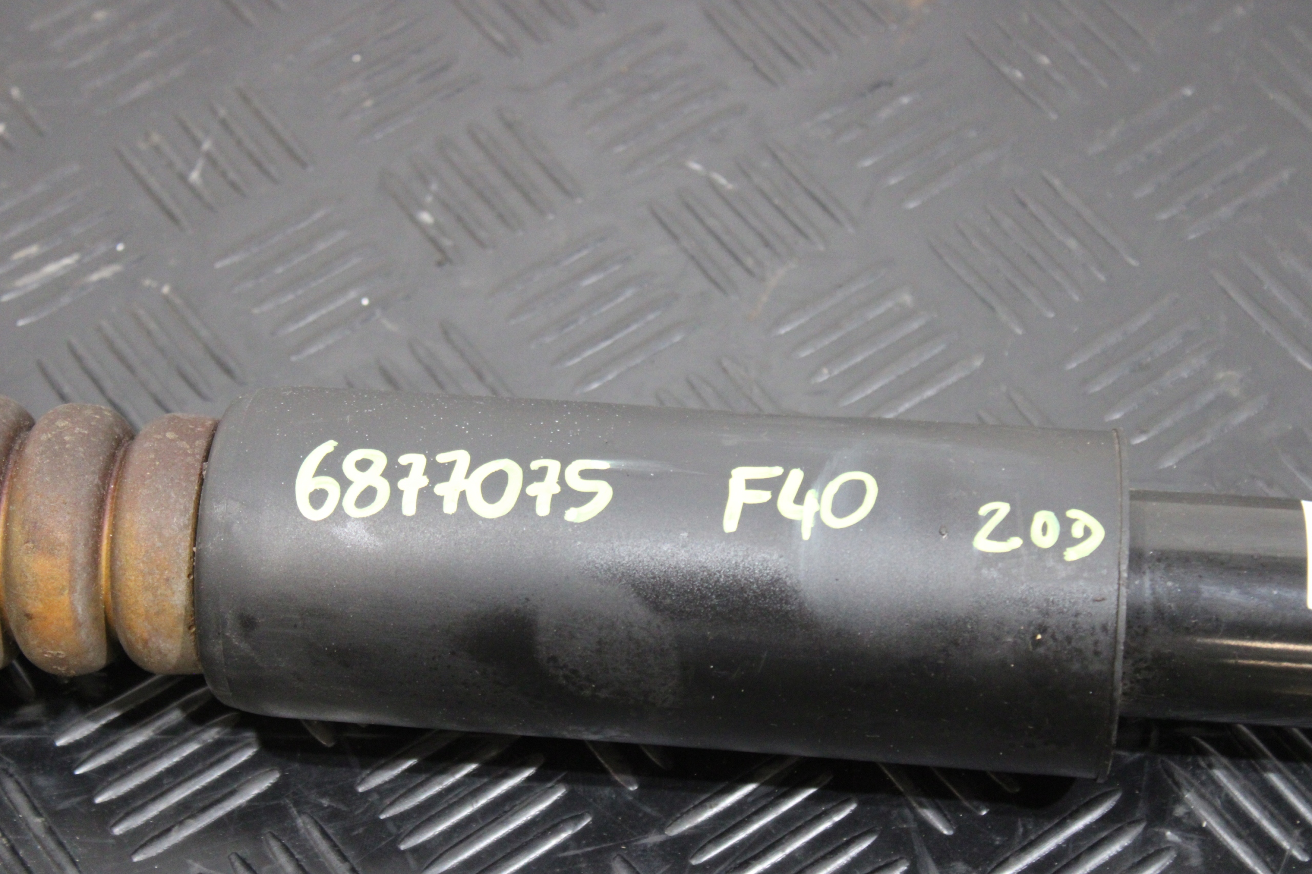 Stoßdämpfer heck 6877075 BMW 1 F40 1,5i