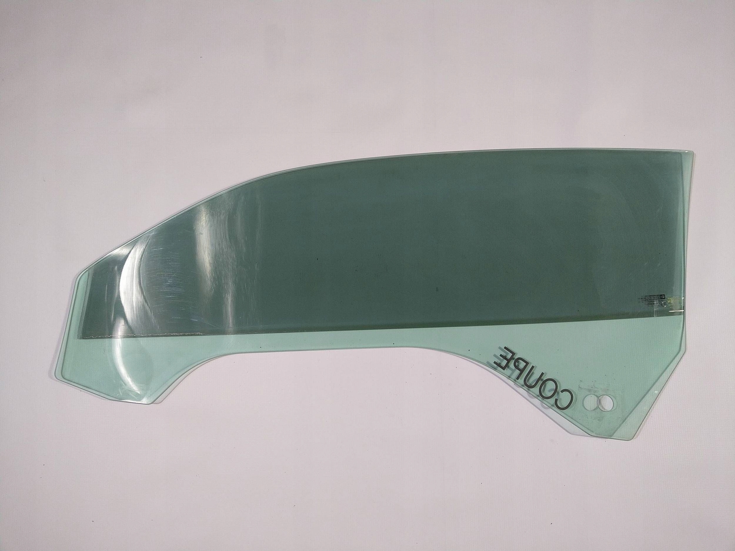 window side right front door of the passenger Camaro 2009 - 2015