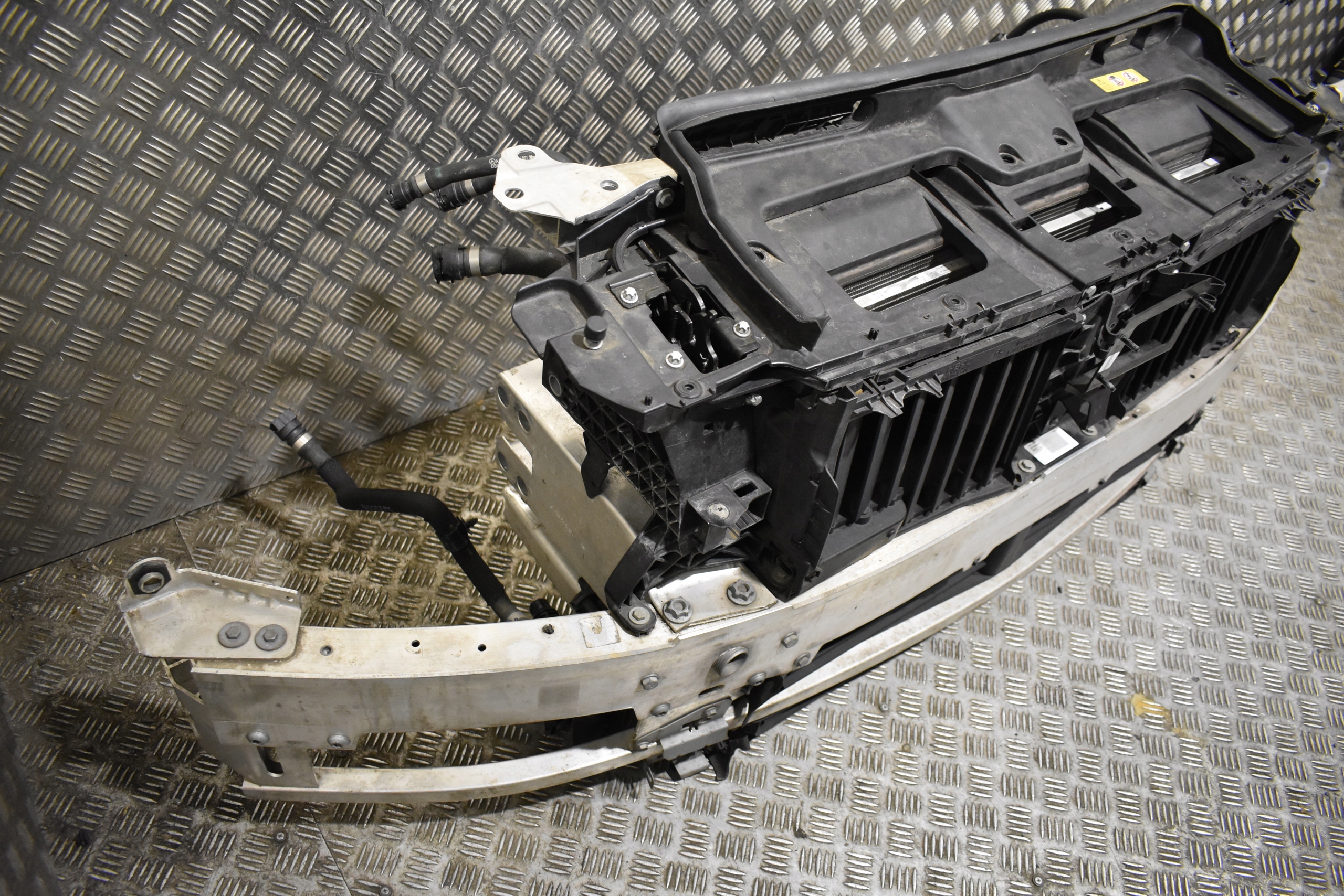 IDEALNY front panel, wall radiator fan MERCEDES W223 400D 350D 1