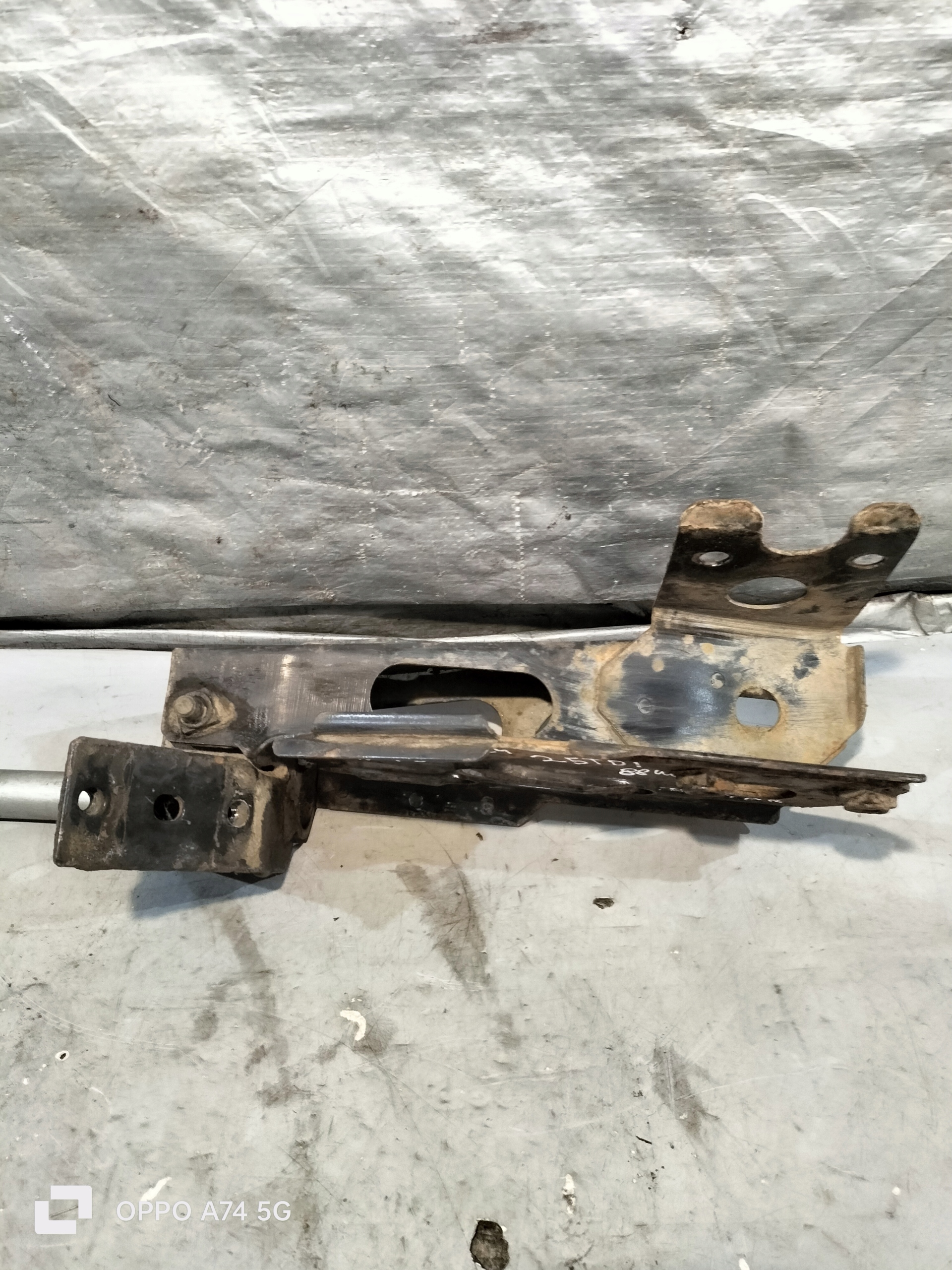 Schraube MOCUJACA Querlenker rechts vorne NISSAN INTERSTAR 2.5DCI 7700308893 A