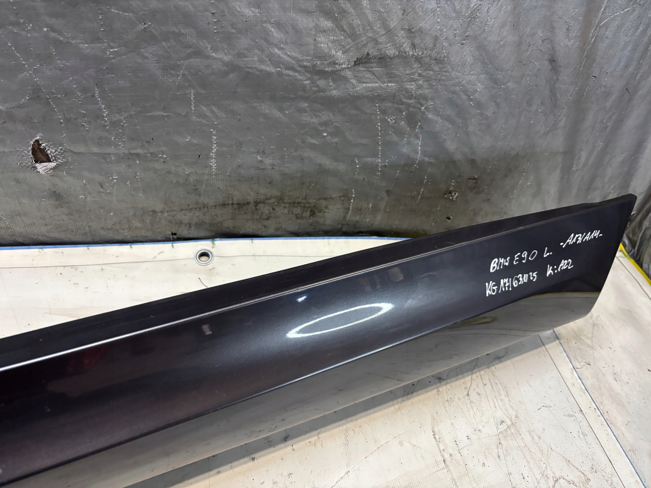 moulding threshold left BMW E90 7906507 k: A22