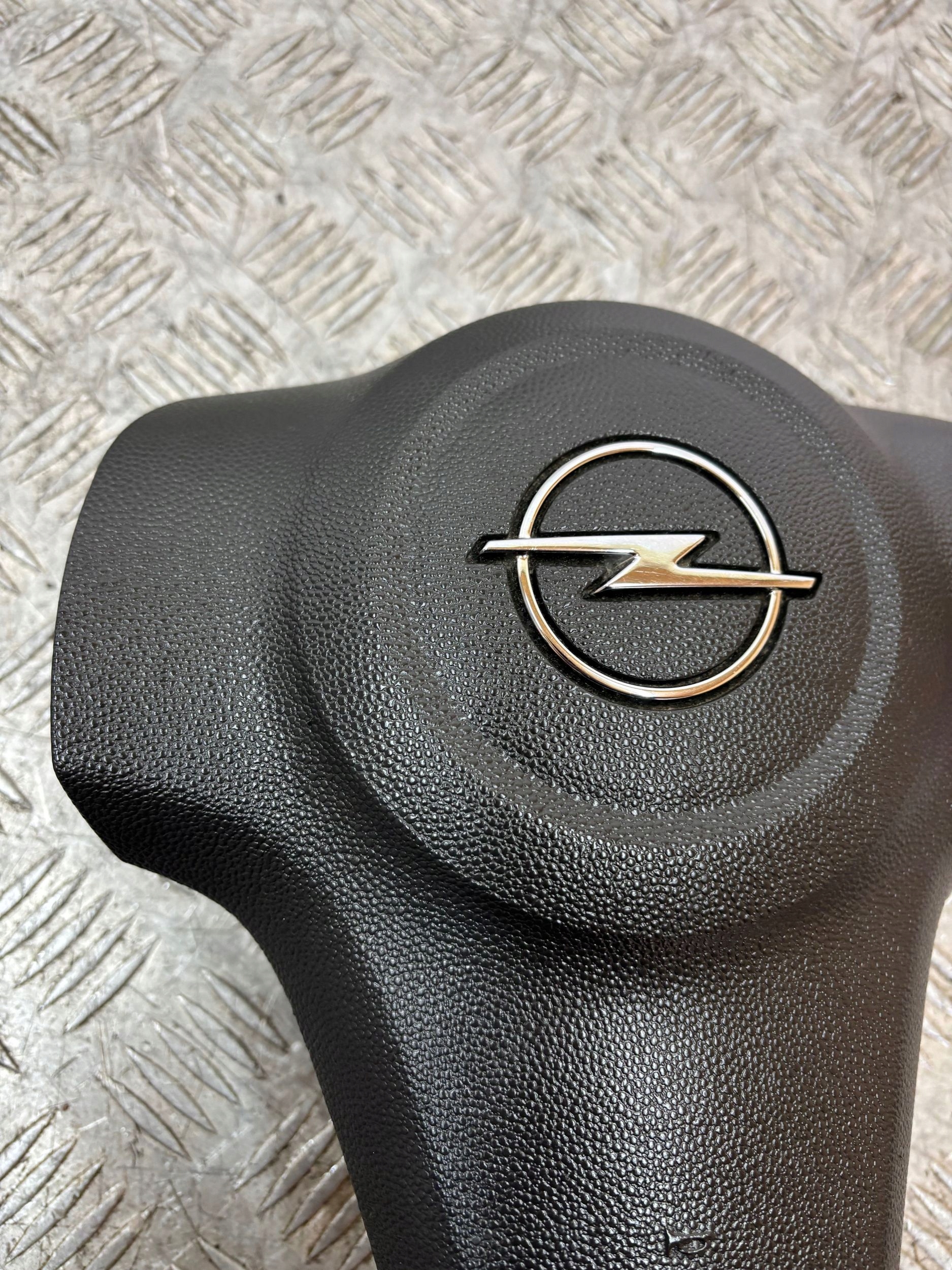 AIRBAG Airbag Deckel OPEL CORSA D 13235770