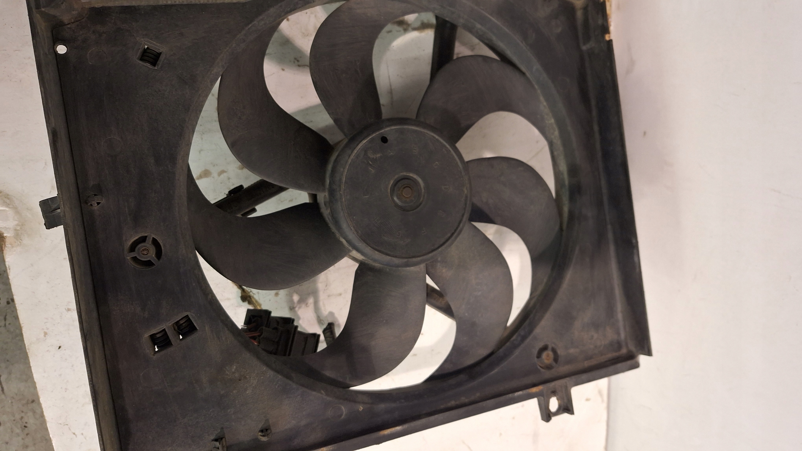 WENTYLATOR CHŁODNICY VOLKSWAGEN GOLF IV 1J0121207M Wersja Europejska