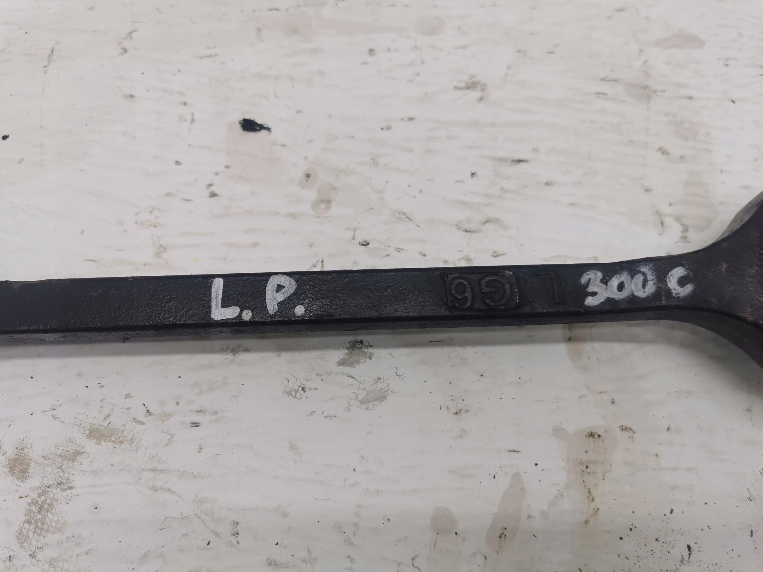 arm left front CHRYSLER 300C 3.0 CRD V6 218KM