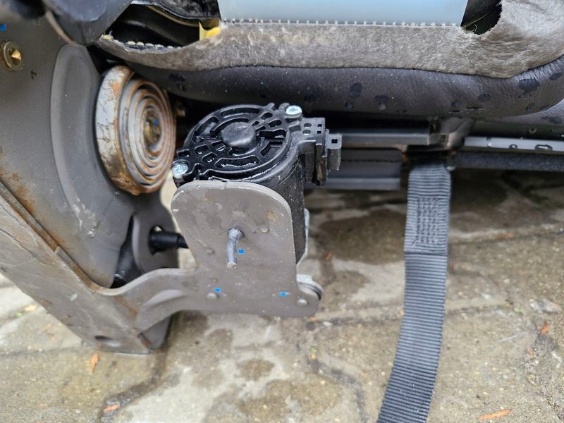 LINCOLN NAVIGATOR II 2 диван левый задний кожа