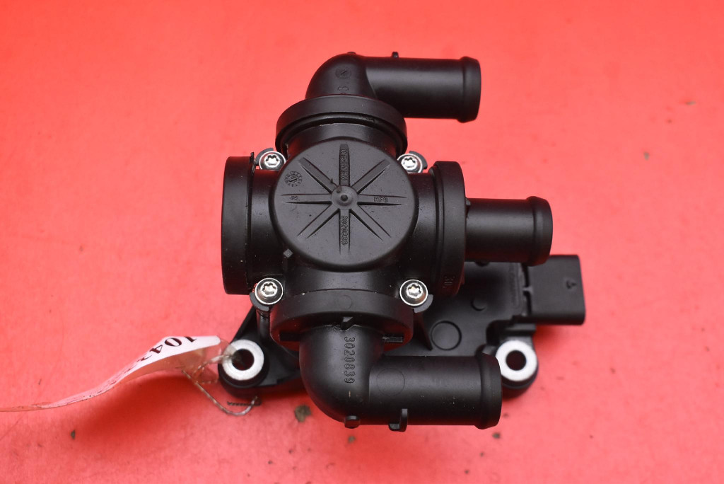 pumpa pumpa cirkulacije vode 4KE963375K AUDI E-TRON 55 408 KM 18-21