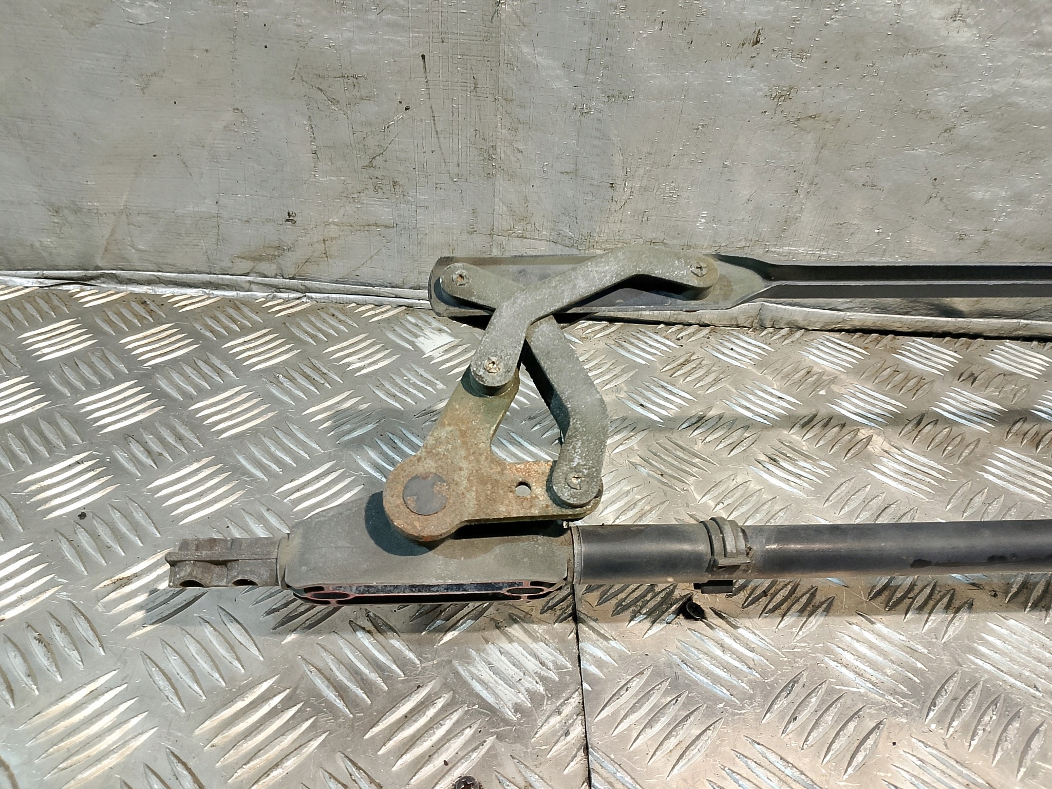 Mécanisme + Micro moteur Essuie glaces IVECO STRALIS 460 E6 404.055 99439637