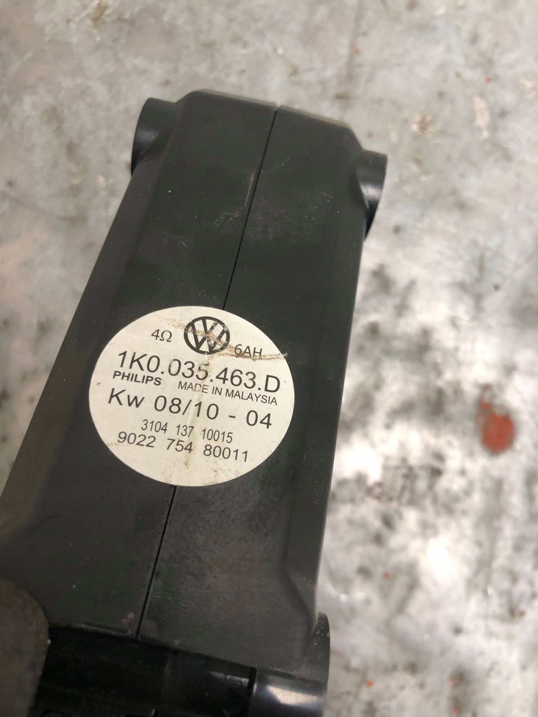 amplifier of the speaker left front VW GOLF VI 1K0035463D