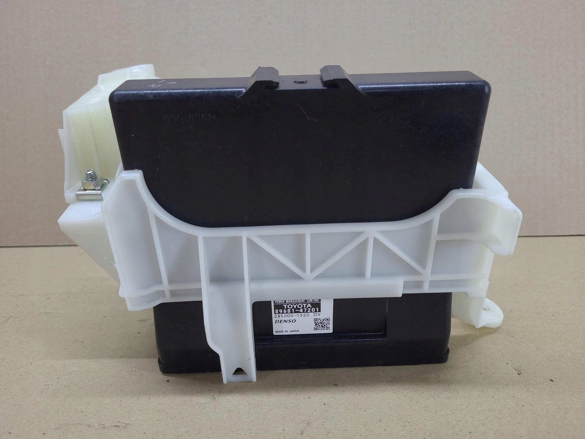 comfort control unit Toyota Prius plus ZVW40 2012 8968147201
