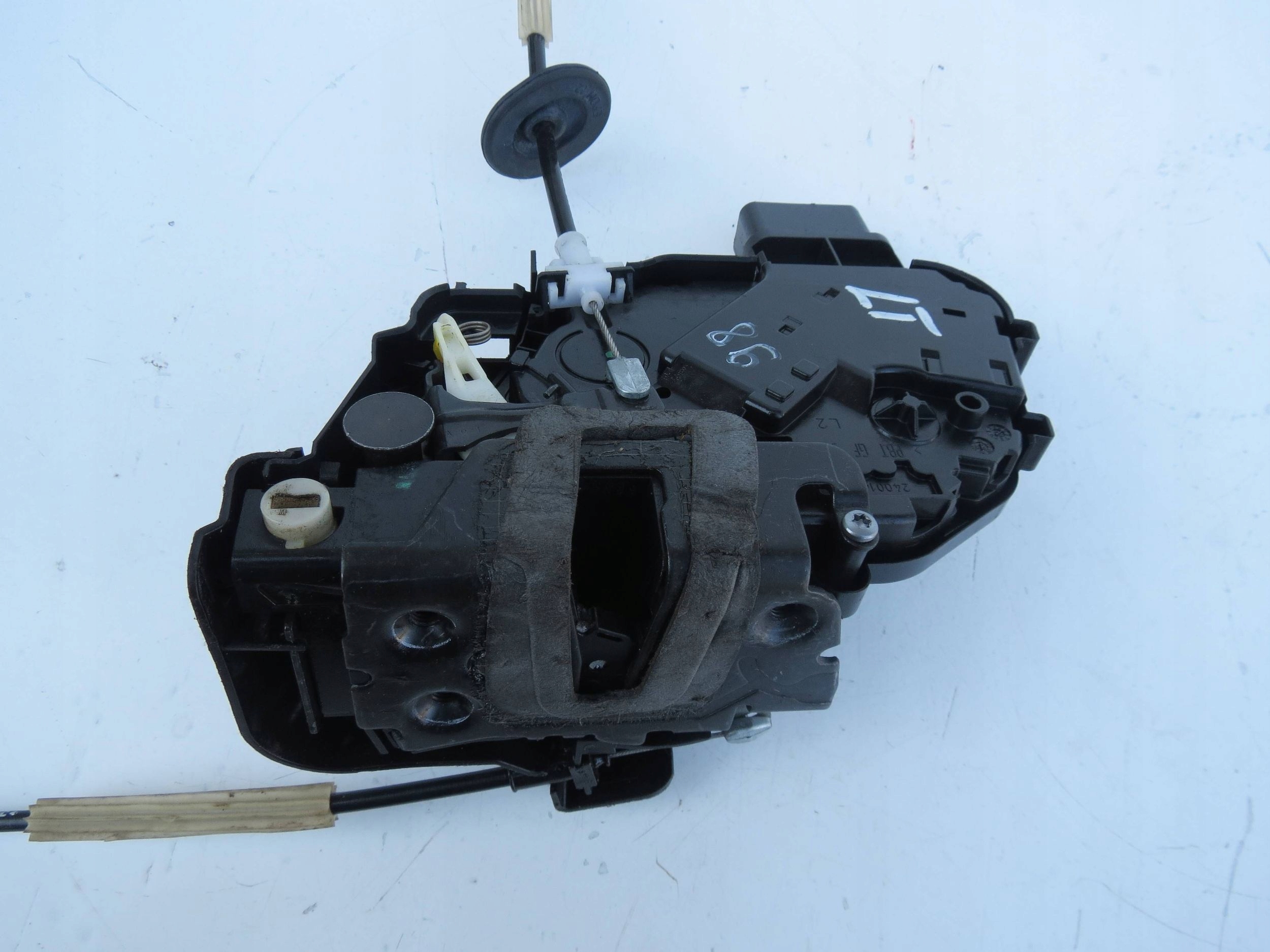 lock door TYLNYCH left rear part AUDI A4B5 1.8 7H5A26413AC
