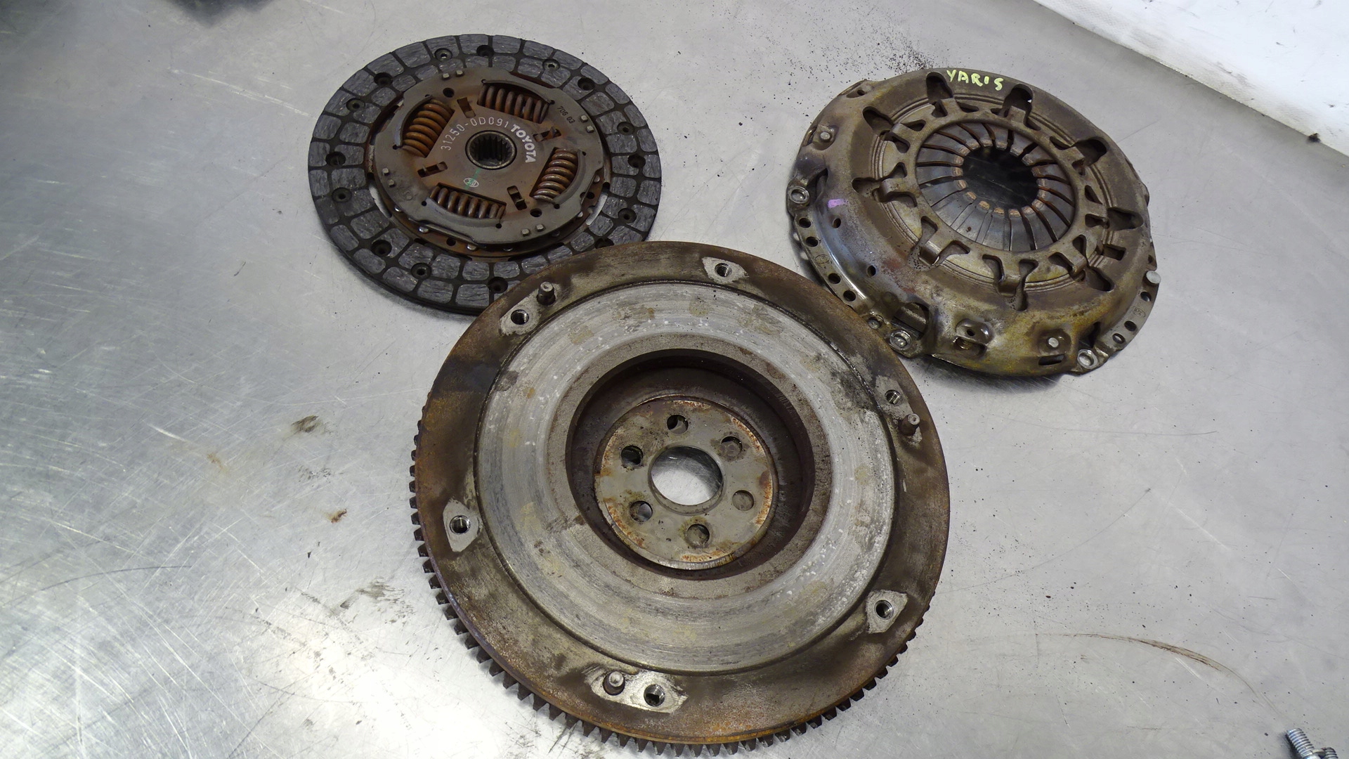 SPRZĘGŁO KPL TOYOTA YARIS II 1.3 31250-0D091