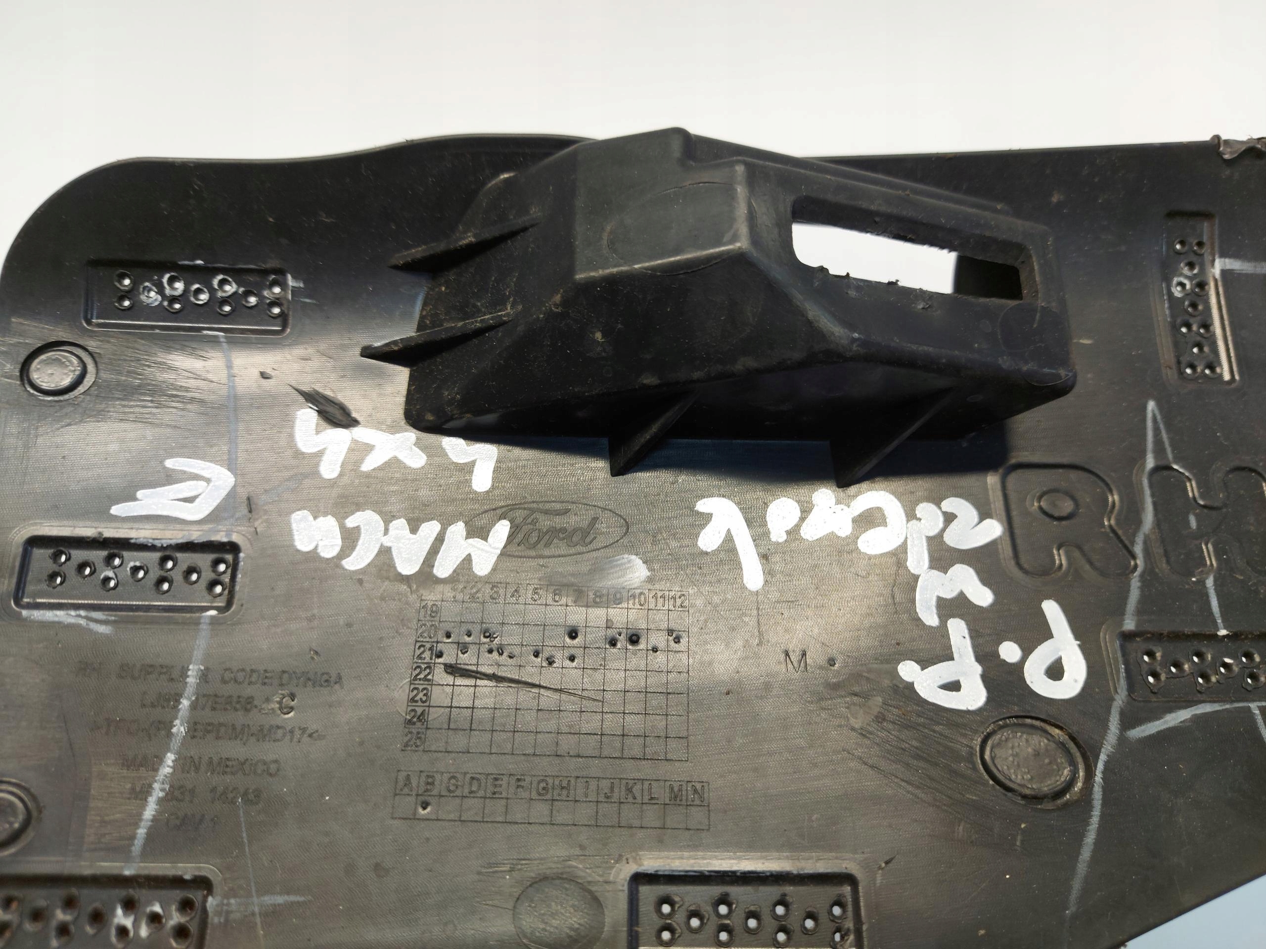 FORD MUSTANG MACH-E SUPPORT SUPPORT PLAQUE PARE CHOC AVANT DROIT LJ8B-17E856-AC