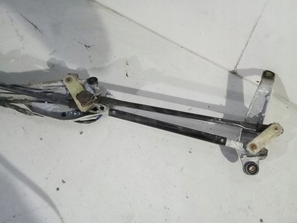 Toyota Prius and wiper mechanism front