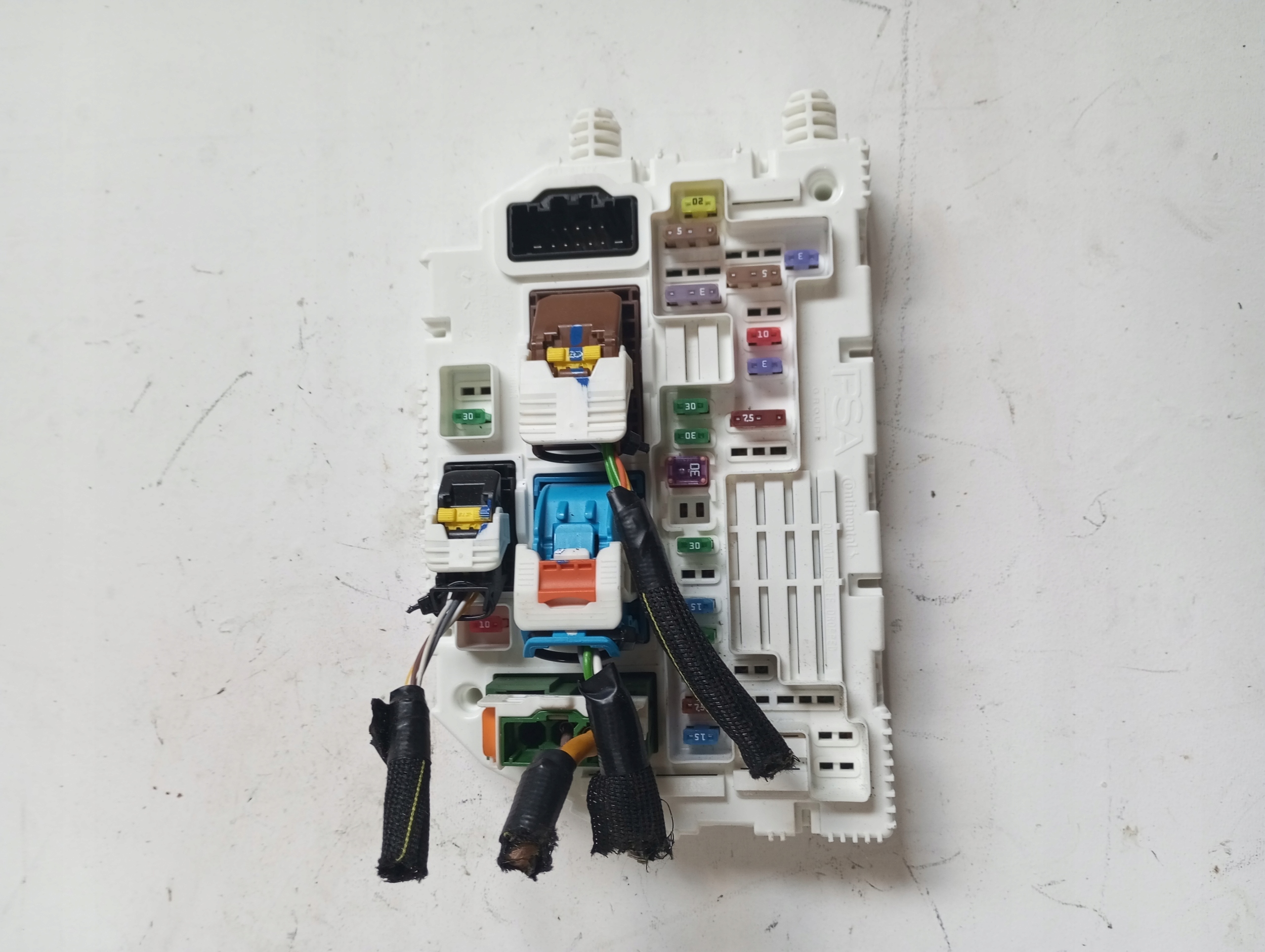 module control unit fuse box PEUGEOT 3008 III 9857974680