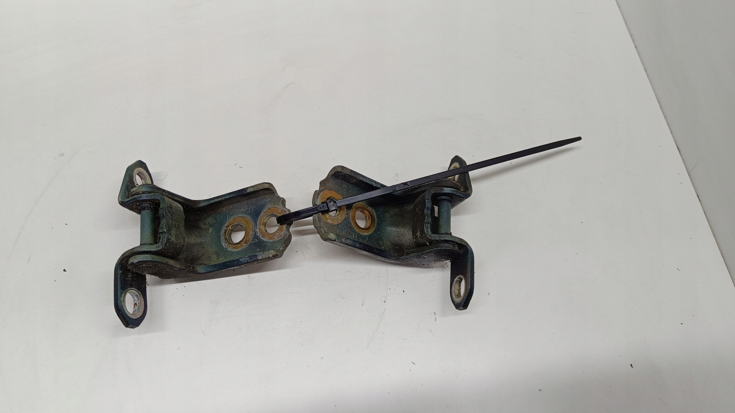 Петлі права ліва передня для NISSAN MAXIMA A34 03-06