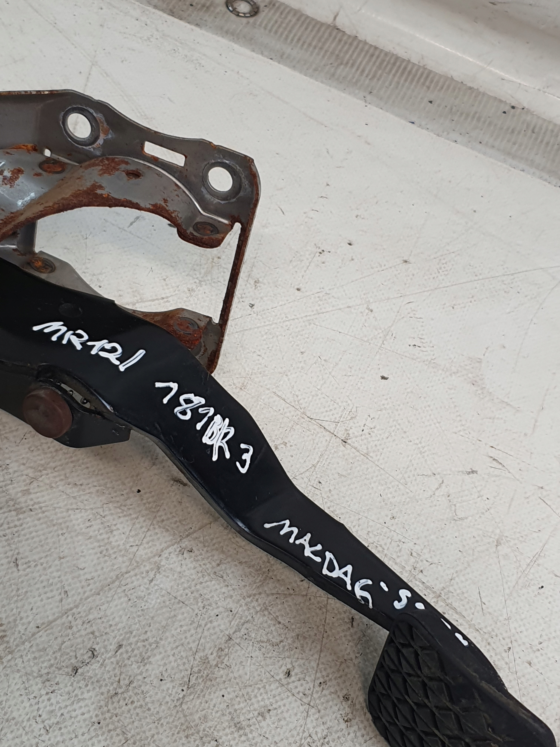 PEDAL Bremse MAZDA 6 und GG 02-05r.