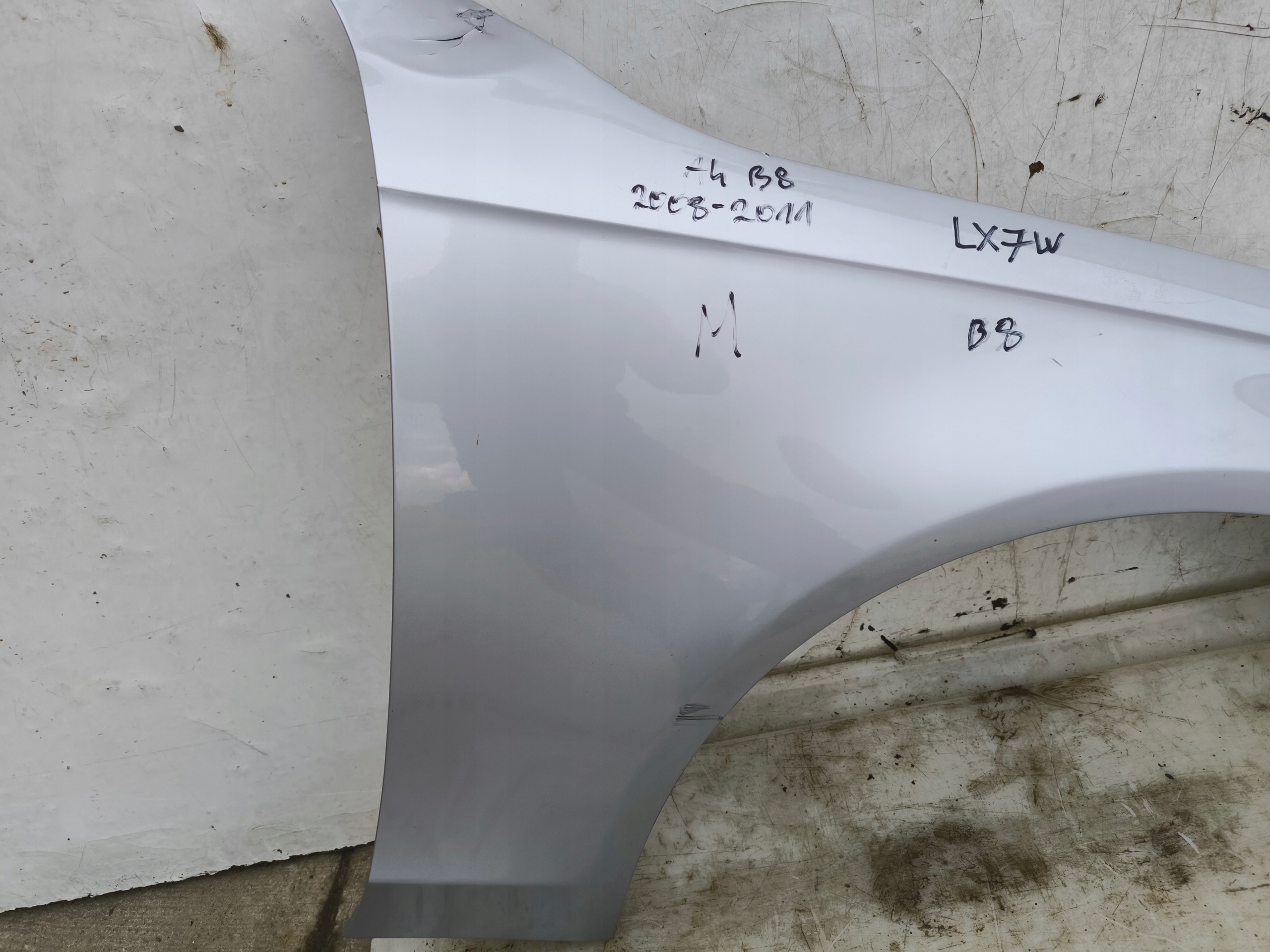 fender right front AUDI A4 B8 2008-2011 LX7W *****4