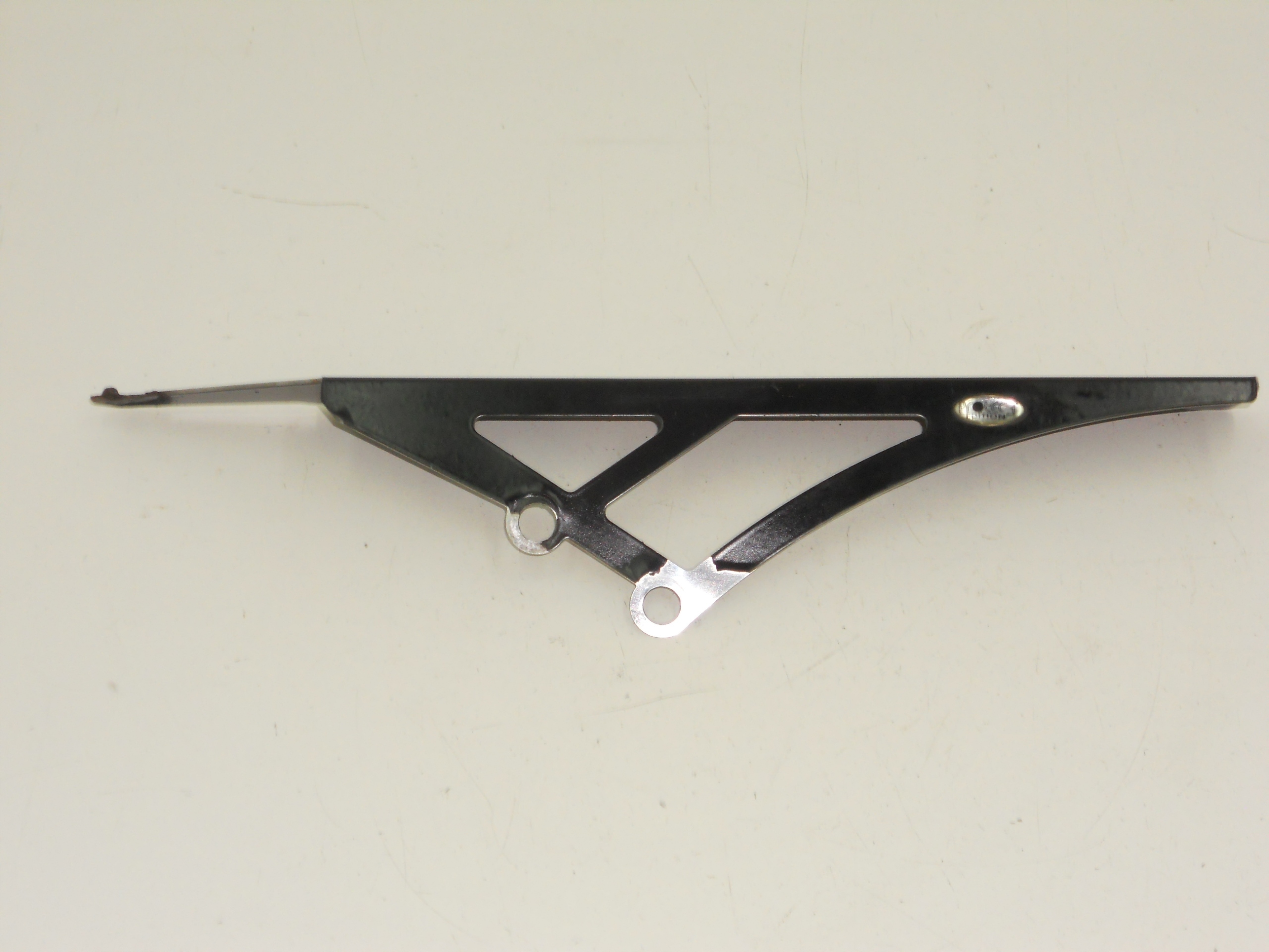 SUZUKI GSR 600 (06-10) OSŁONA ŁAŃCUCHA ORYGINAŁ