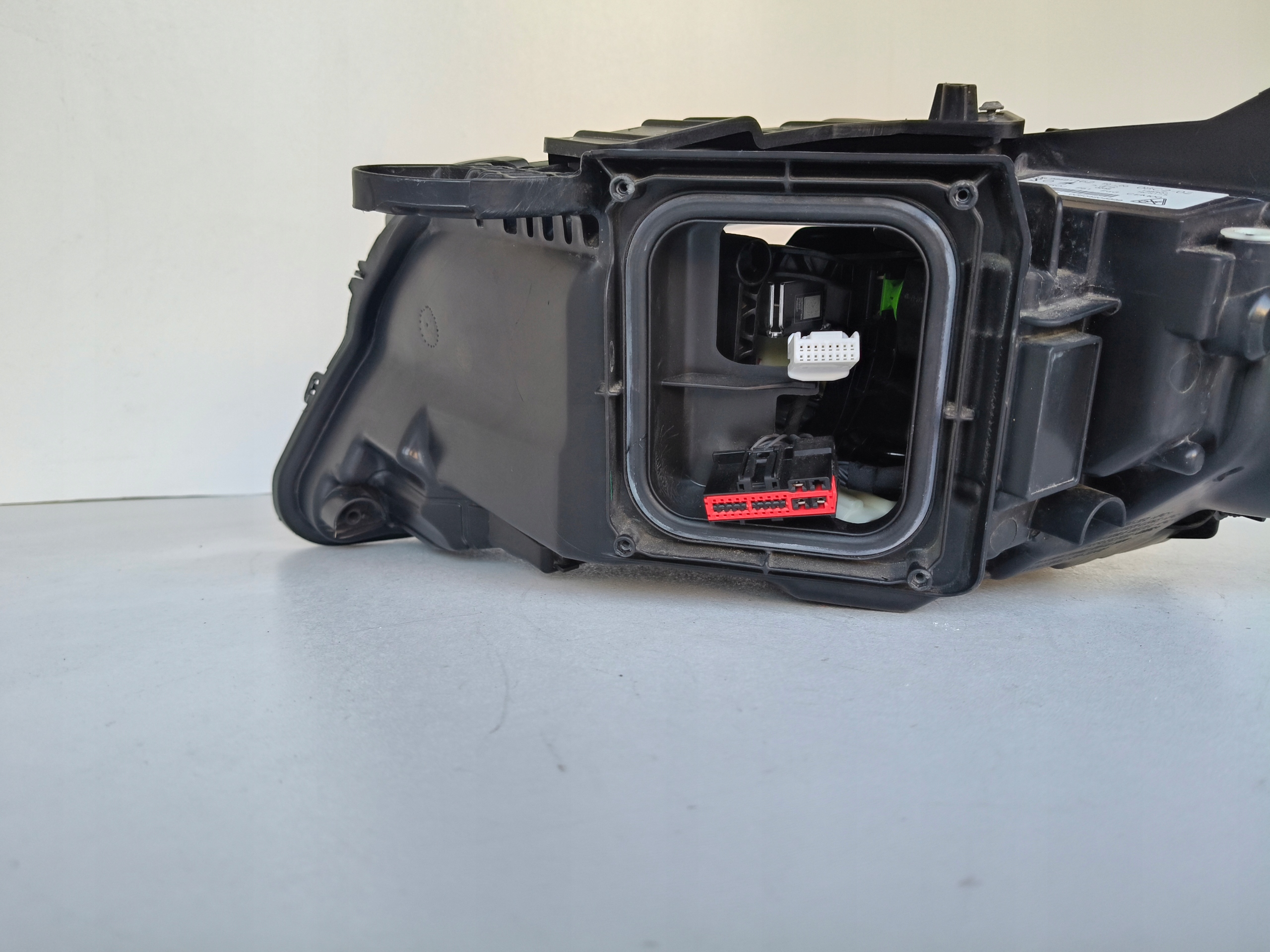 light right REFLEKTOR PEUGEOT 308 III T10 22- FULL LED