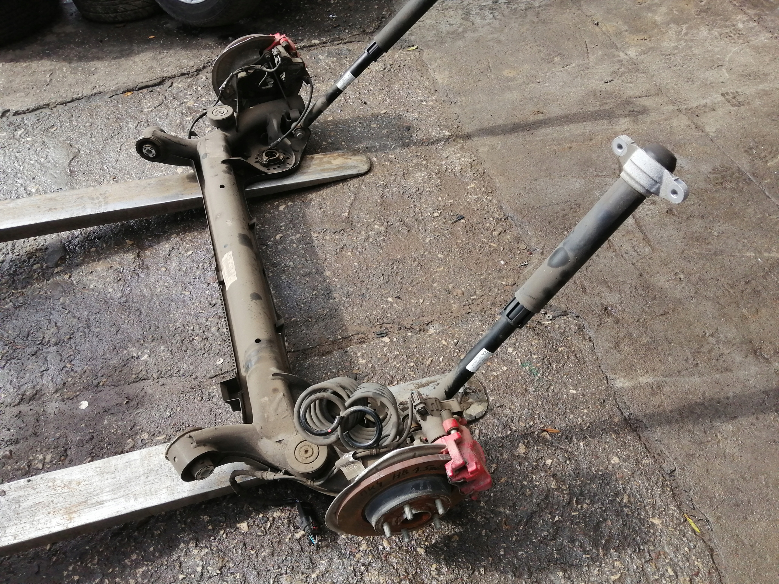 FORD FOCUS MK4 BELKA OŚ ZAWIESZENIE TYŁ HATCHBACK Producent części Ford OE