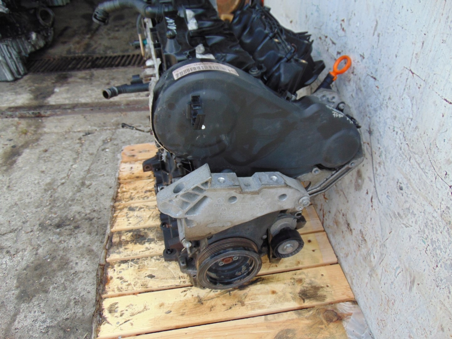 двигатель без навесного vw TOURAN 2010-2015 и другие 1.6 tdi 169 тыс. км.