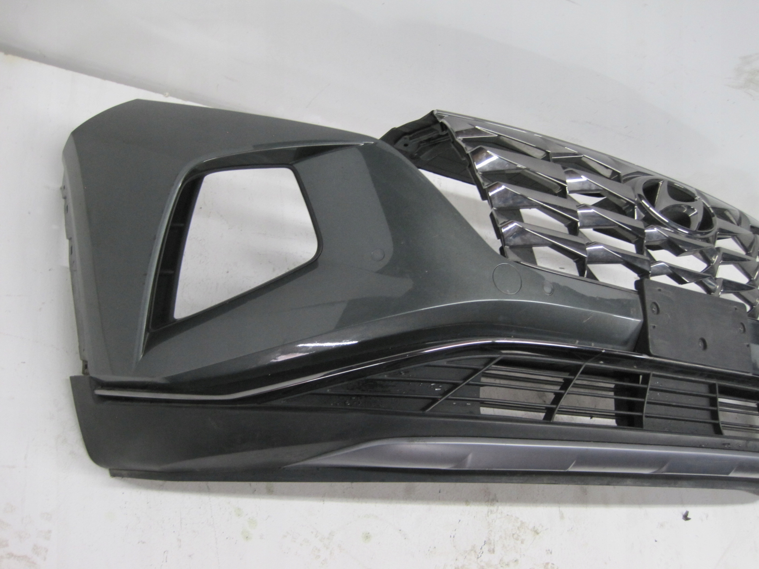 bumper HYUNDAI TUCSON IV 4 PDC 21R below RADAR front