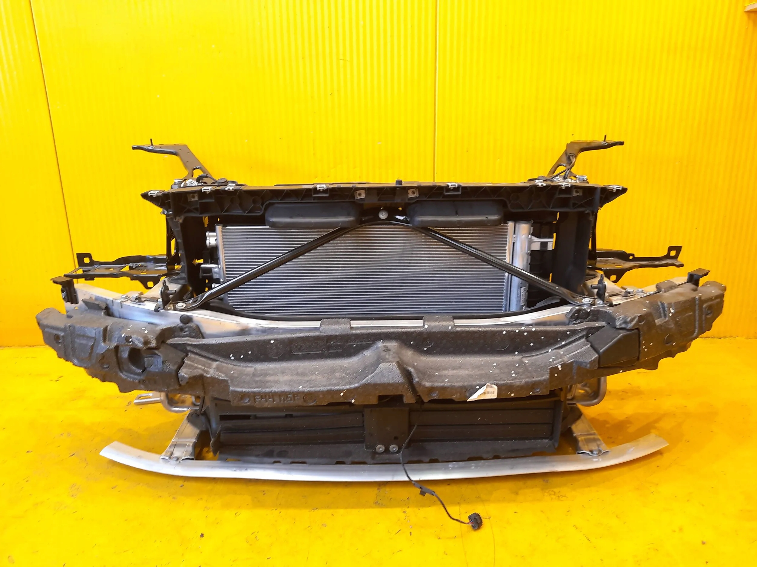 BMW 2 F44 1.5B PAS PRZÓD CHŁODNICE BELKA *