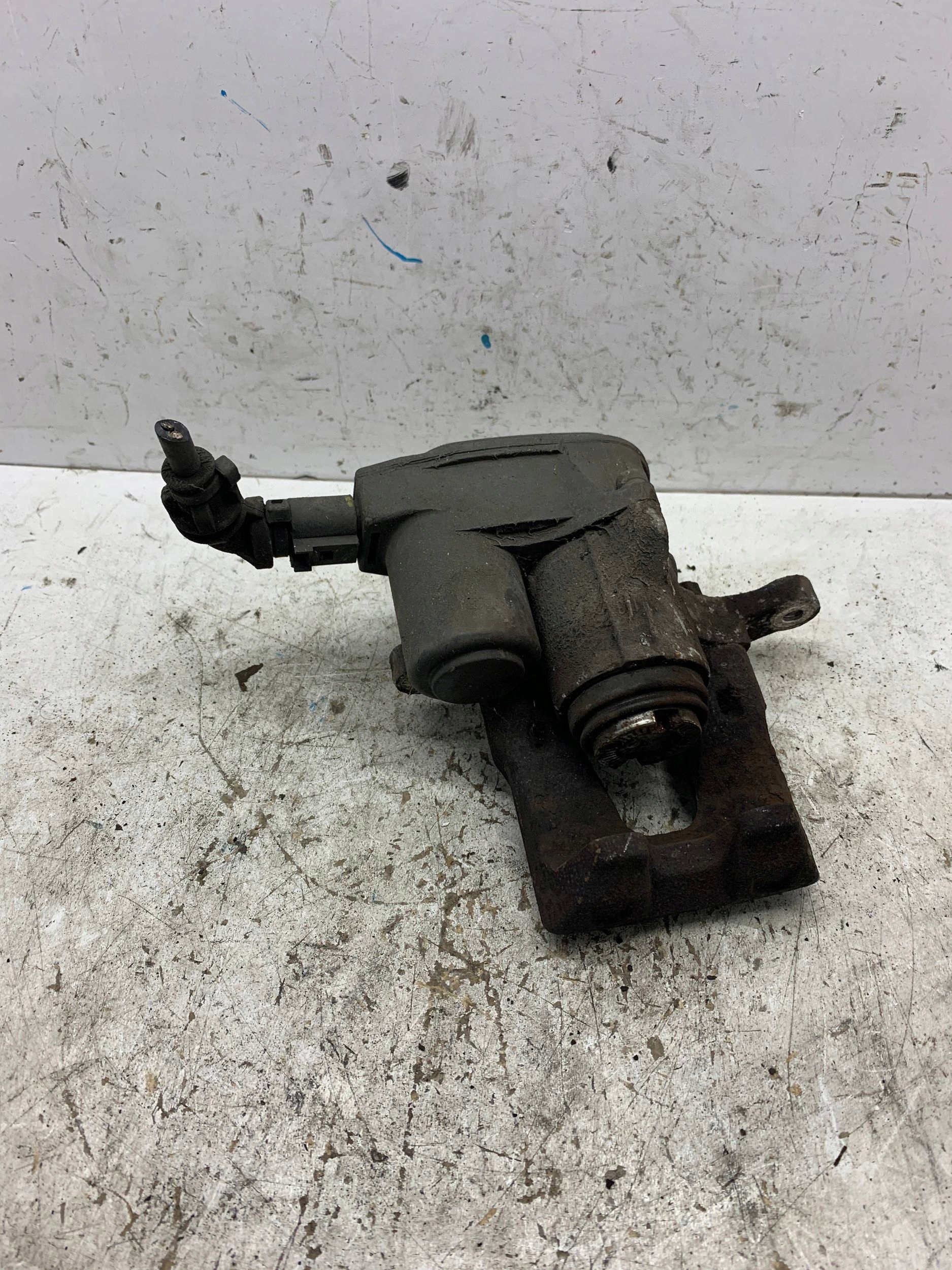 caliper brake right rear part HYUNDAI I40 (2011-2014)