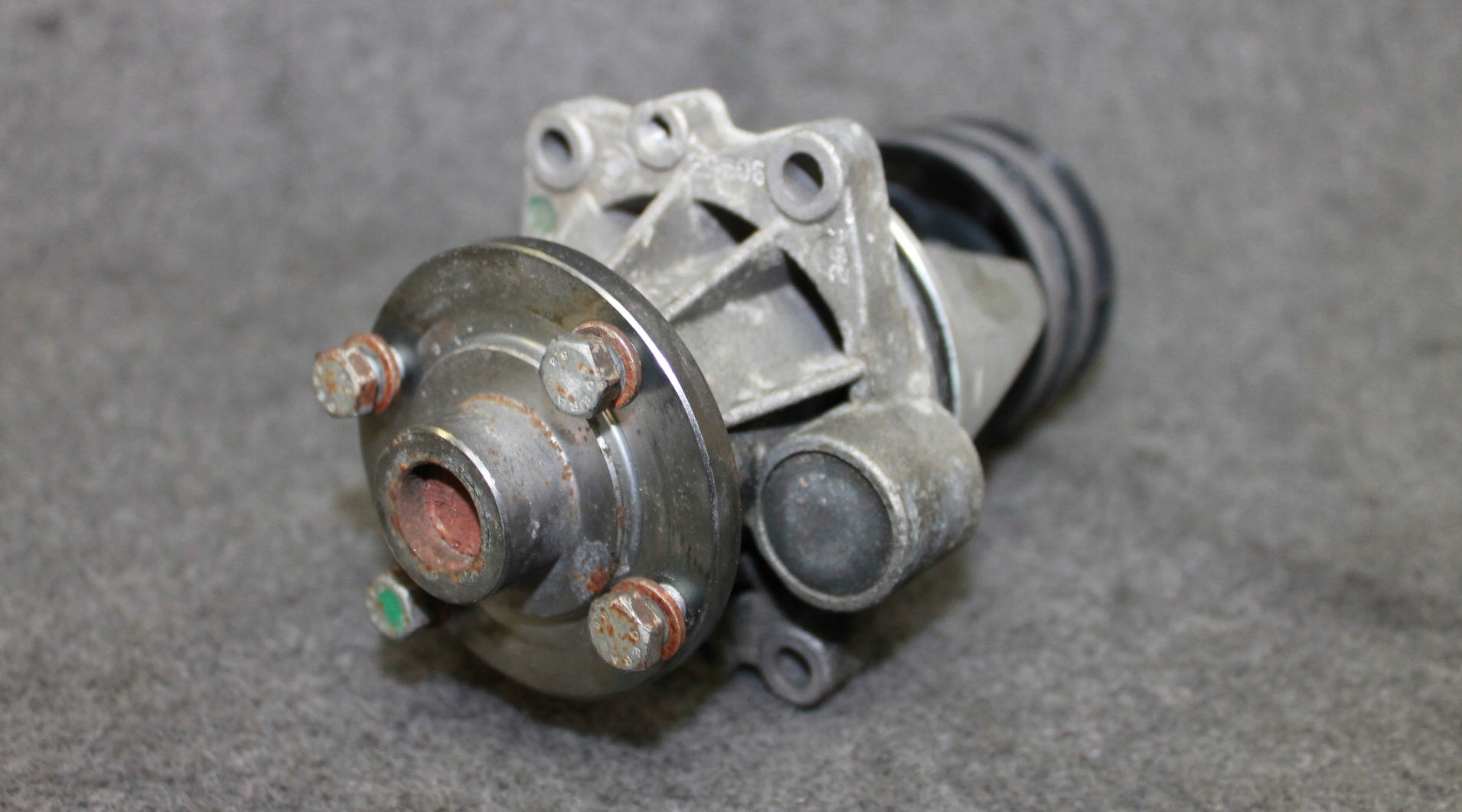BMW E60 E63 M5 M6 S85B50A V10 5.0i water pump