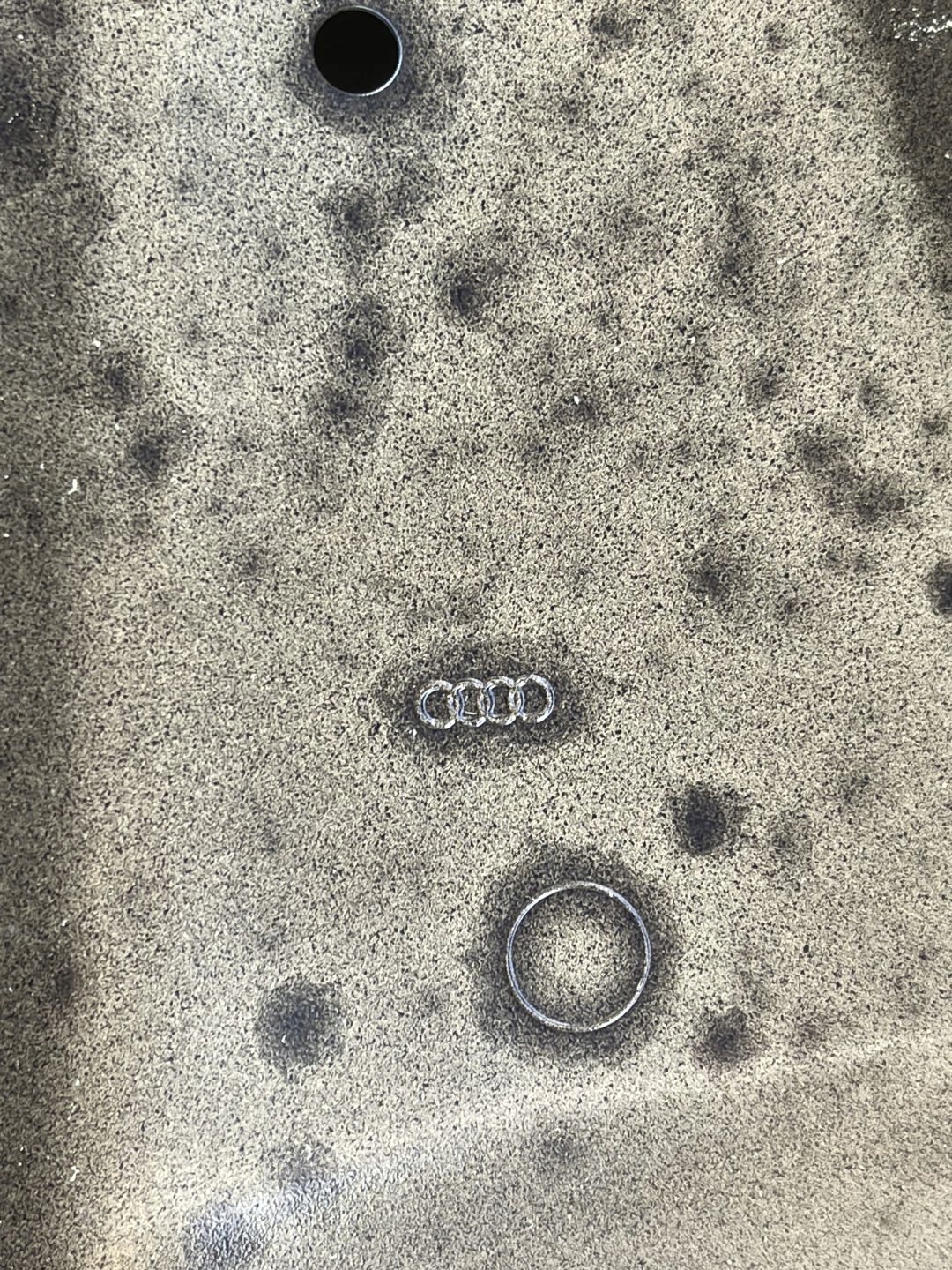 AUDI E-TRON 4KE 19- door rear. left rear part