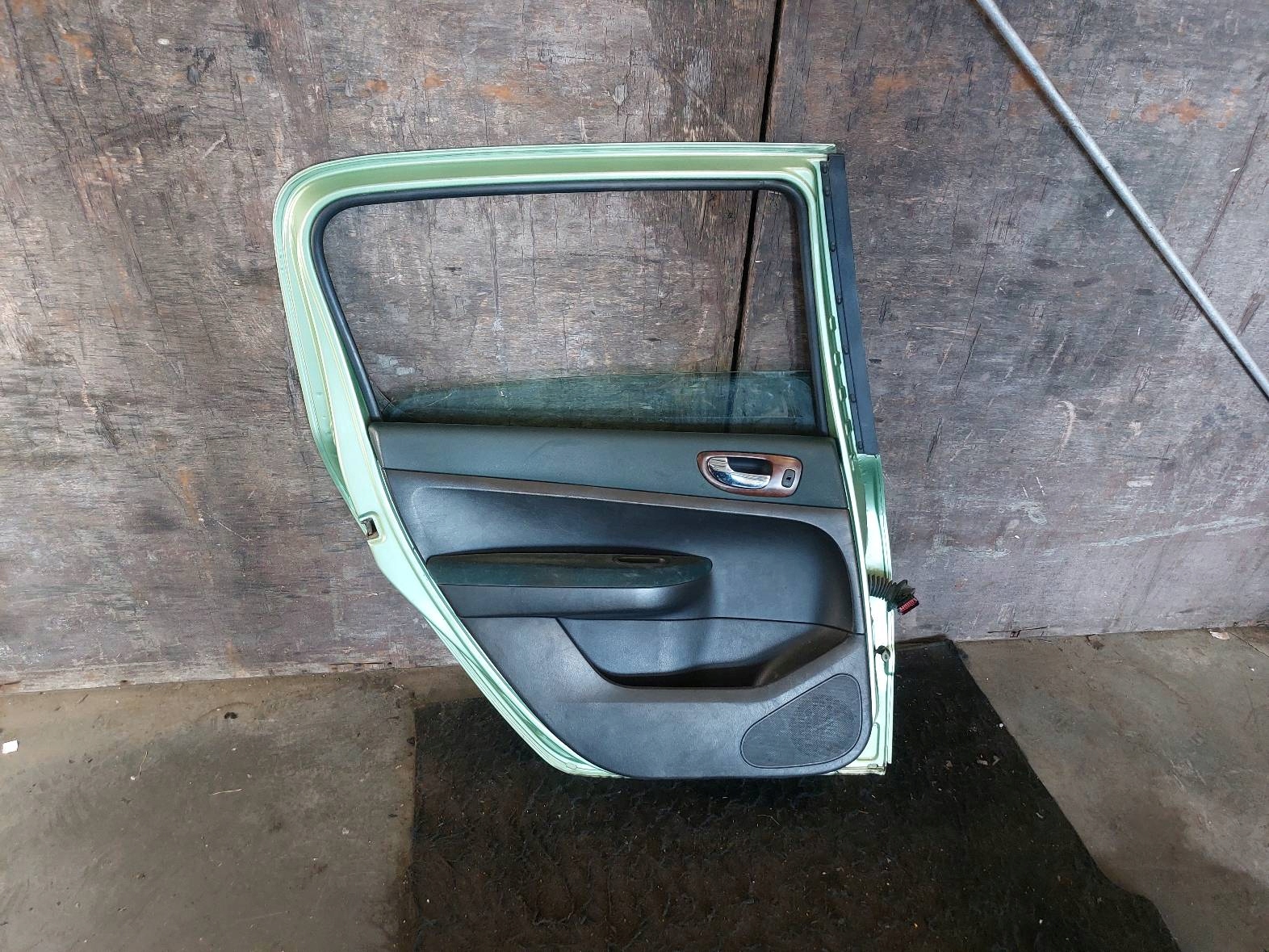 DRZWI KOMPLETNE LEWY TYŁ PEUGEOT 307 I HB 5D KSM Typ samochodu Samochody osobowe