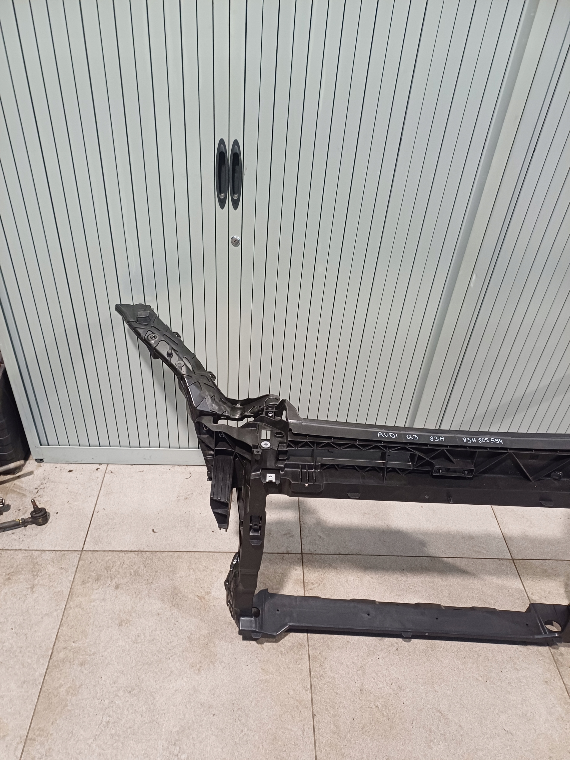 bar, wall front AUDI Q3 83H 2025R 83H805594