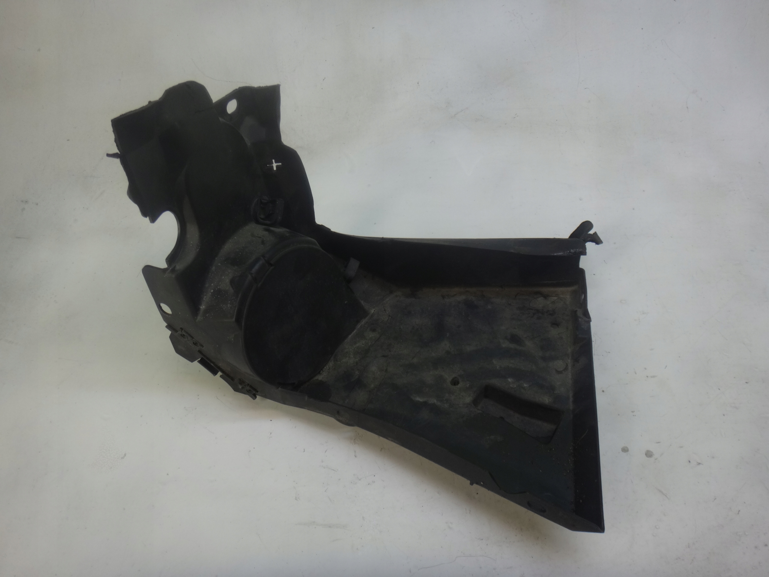 OSŁONA PODŁUŻNICY PRAWA BMW 7 E38 8209028 Numer katalogowy części 8209028