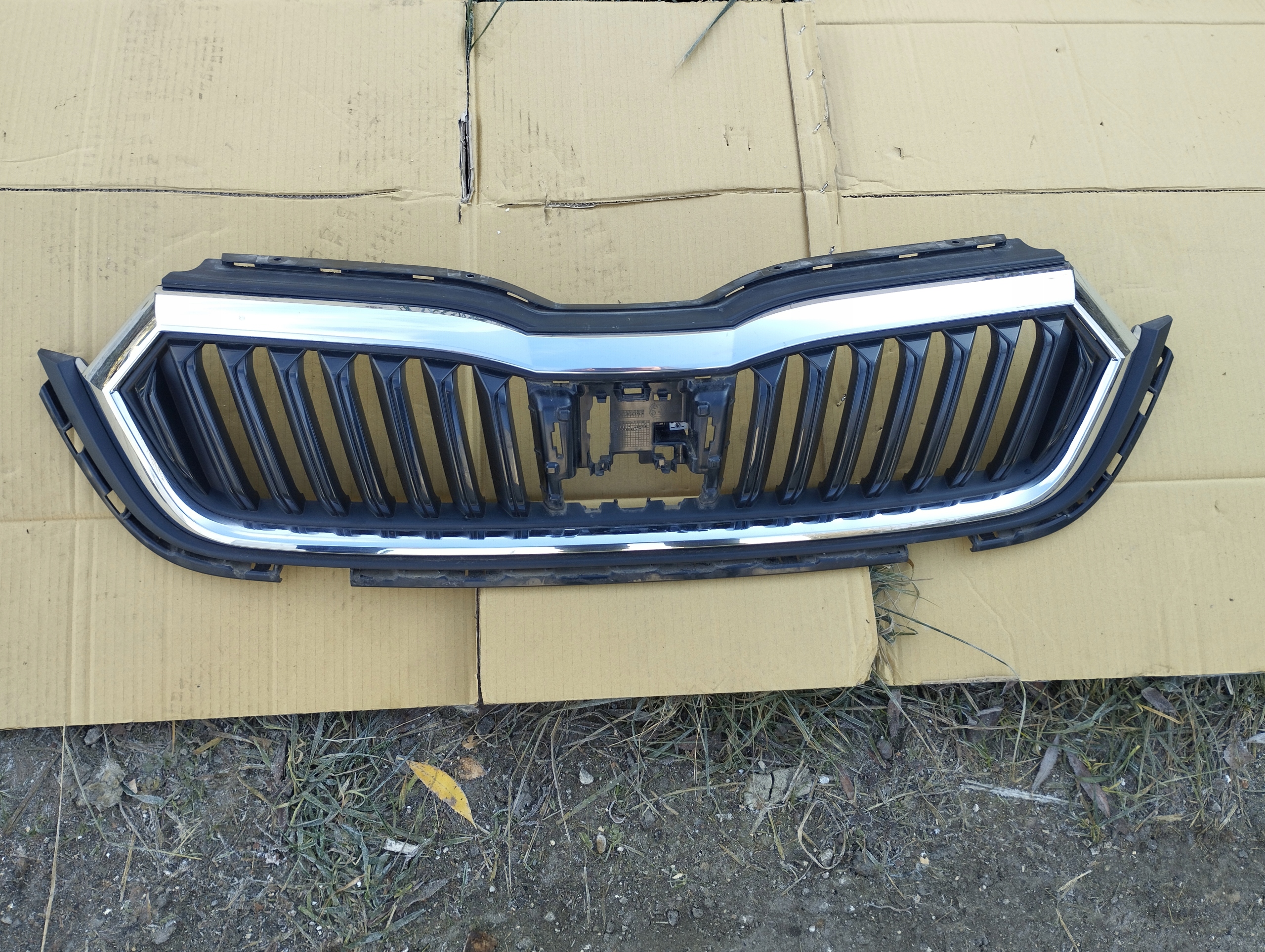 Skoda Octavia 1U Kühlergrill FRONTGRILL Kühlergitter - Thumbnail 1