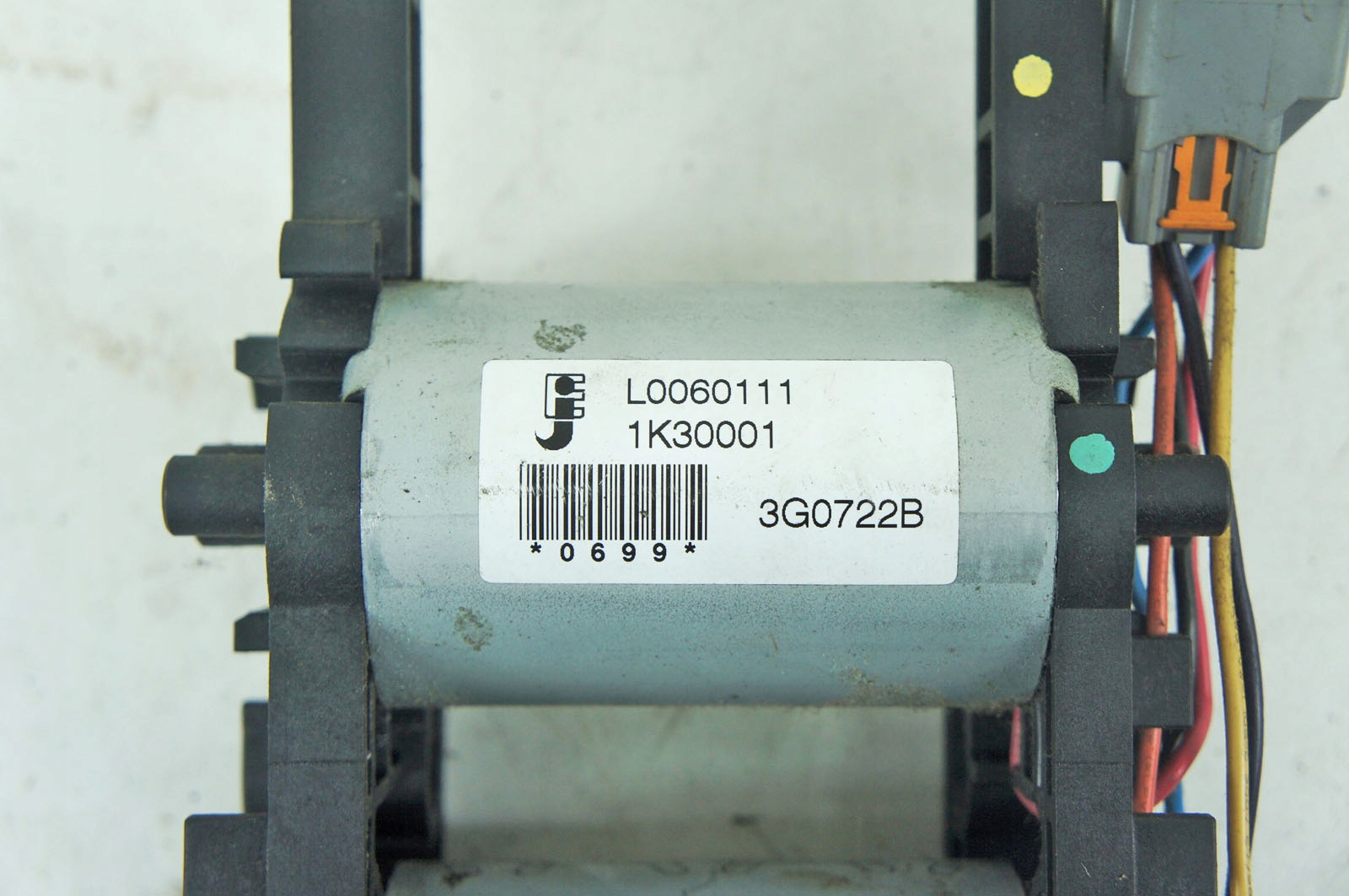 JT179 Cadillac Escalade III Silniczki Fotela Prawe Part number Yukon Tahoe Suburban 3G0722B