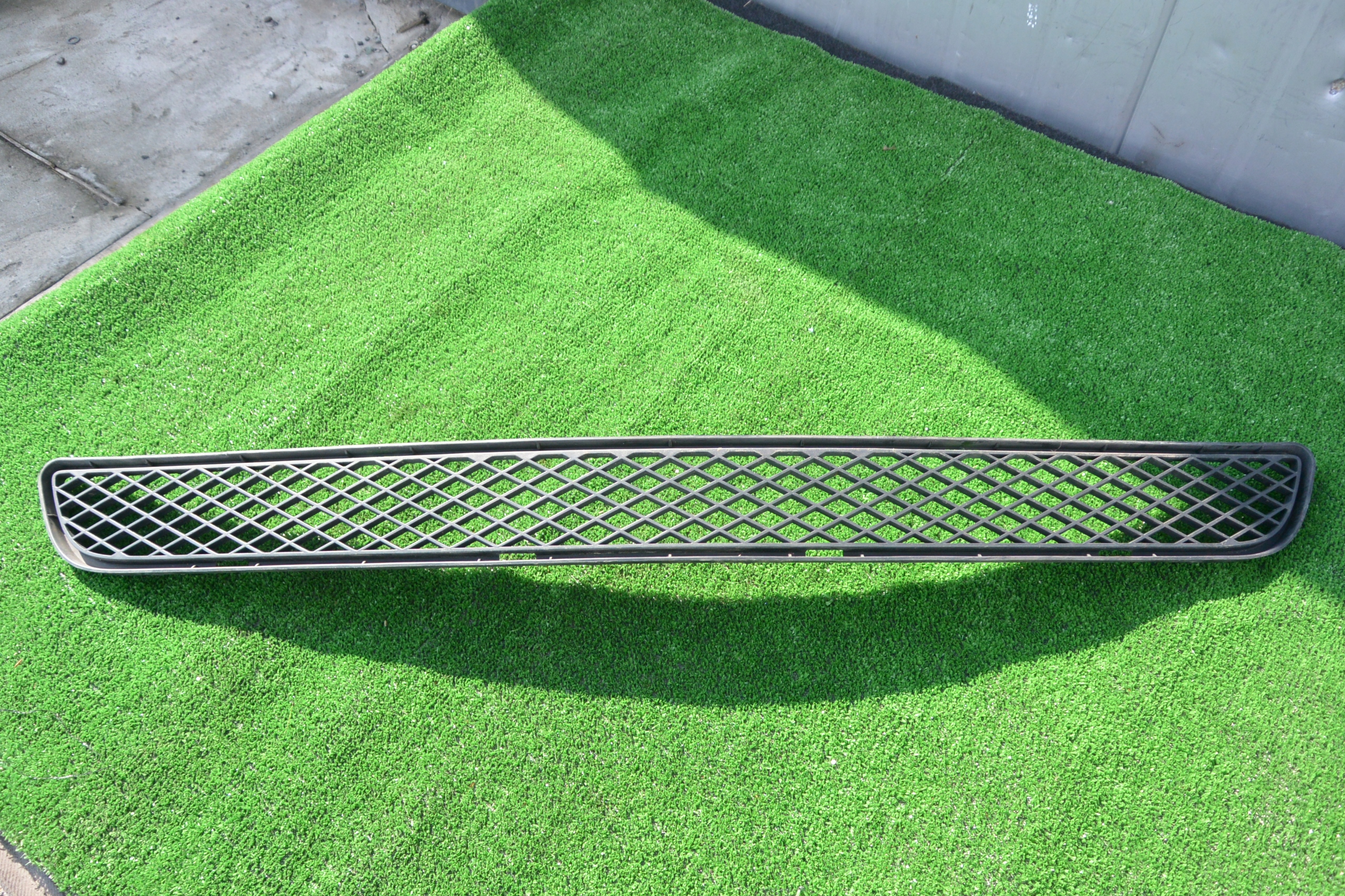 grid of a bumper central front MERCEDES-BENZ ML-KLASA W164