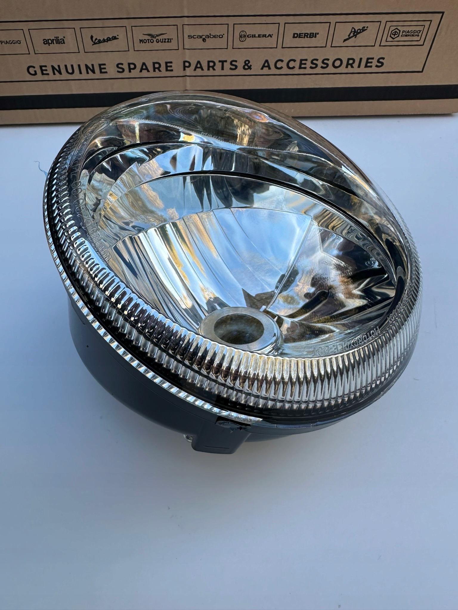 Vespa Gts predná lampa svetlomet nový Originál